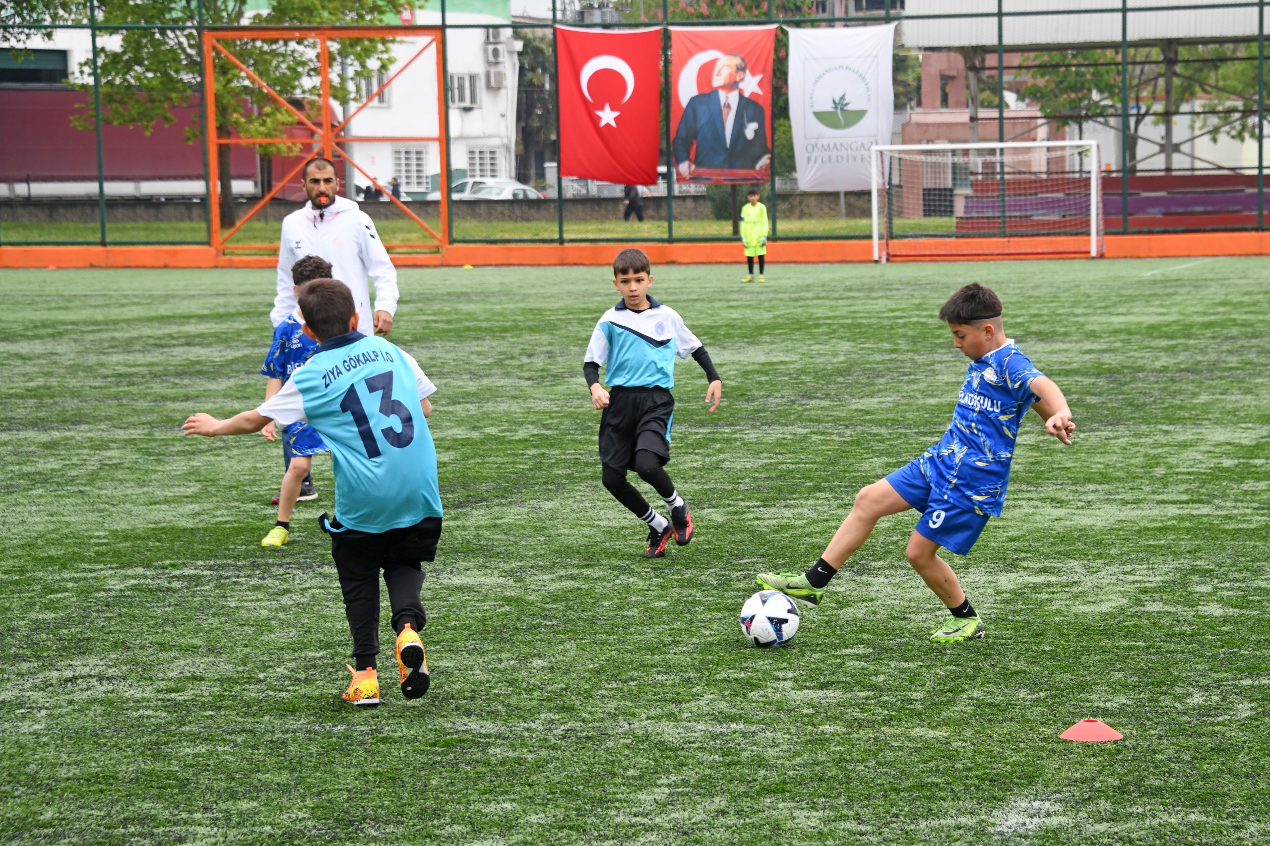 Osmangazi’de Çocuklar Sahada Buluştu