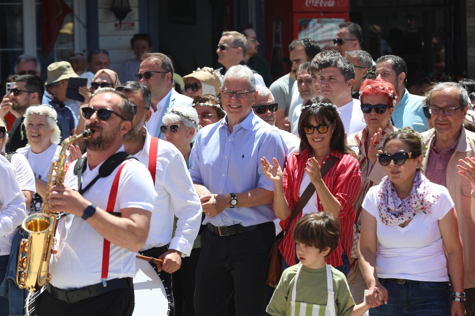 TİRİLYE’DE 2. ZEYTİN ÇİÇEĞİ FESTİVALİ BAŞLADI