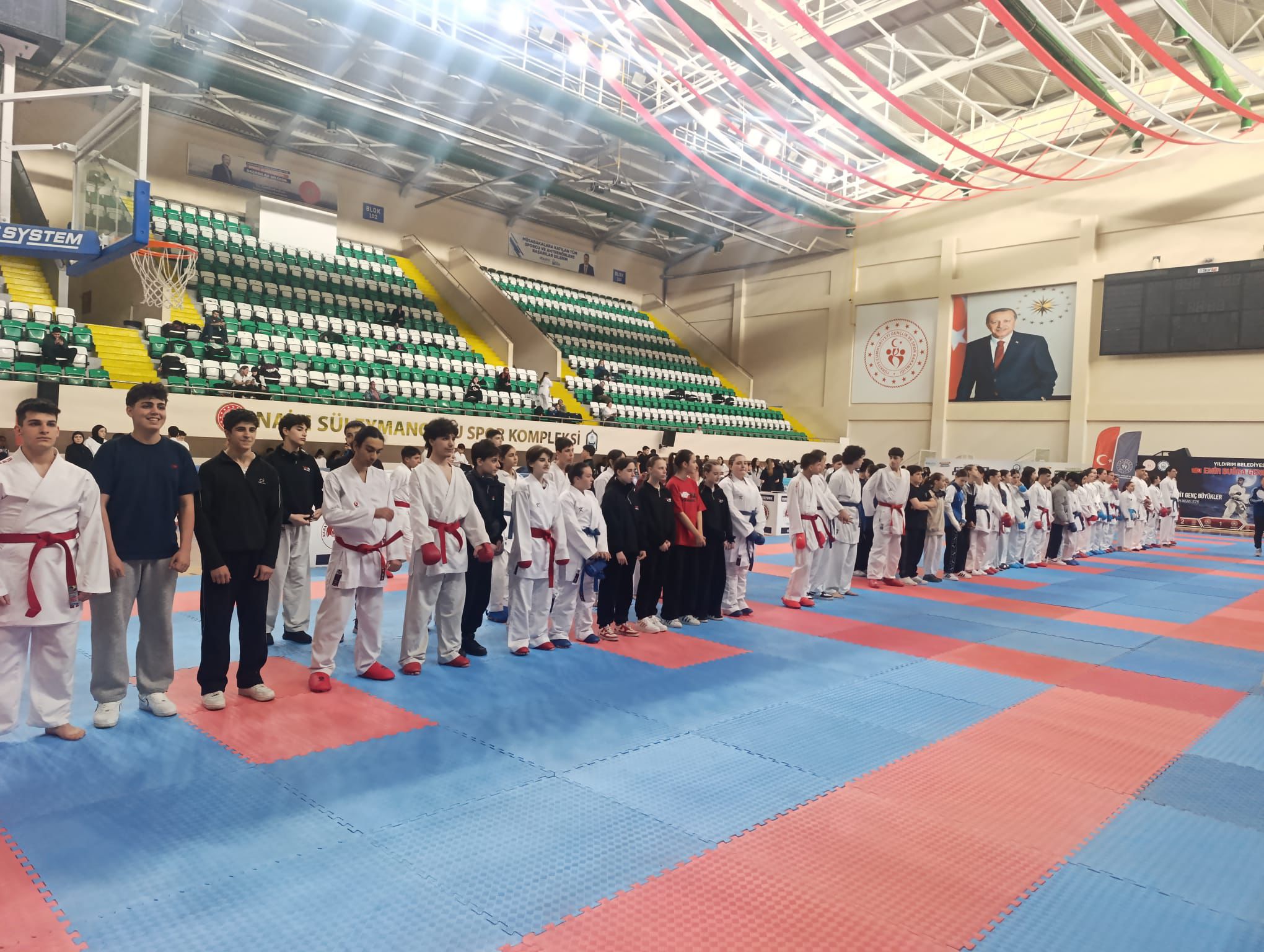 YILDIRIMLI KARATECİLERDEN MADALYA YAĞMURU