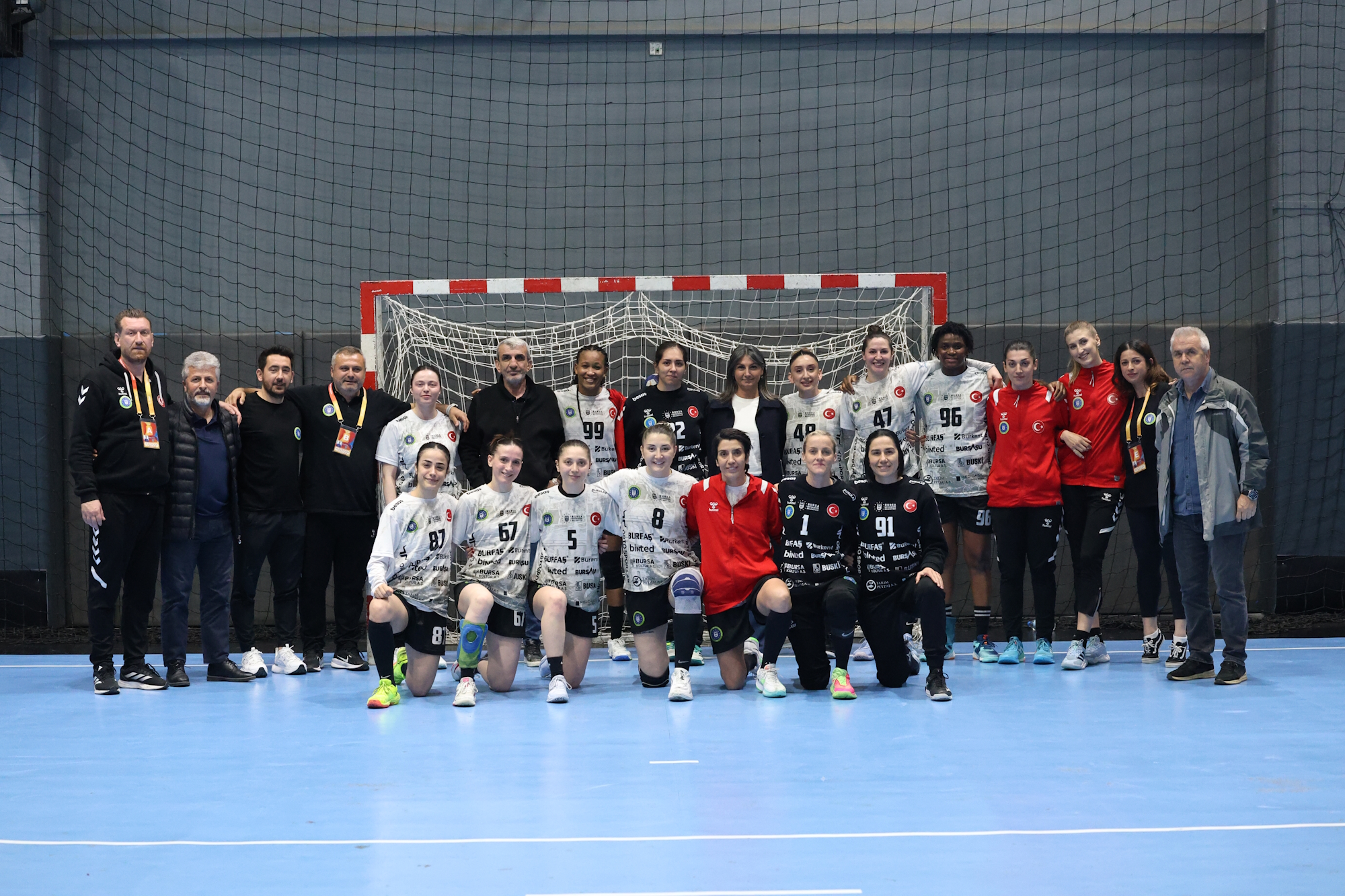 Bursa Büyükşehir Belediyespor şampiyonluğa koşuyor