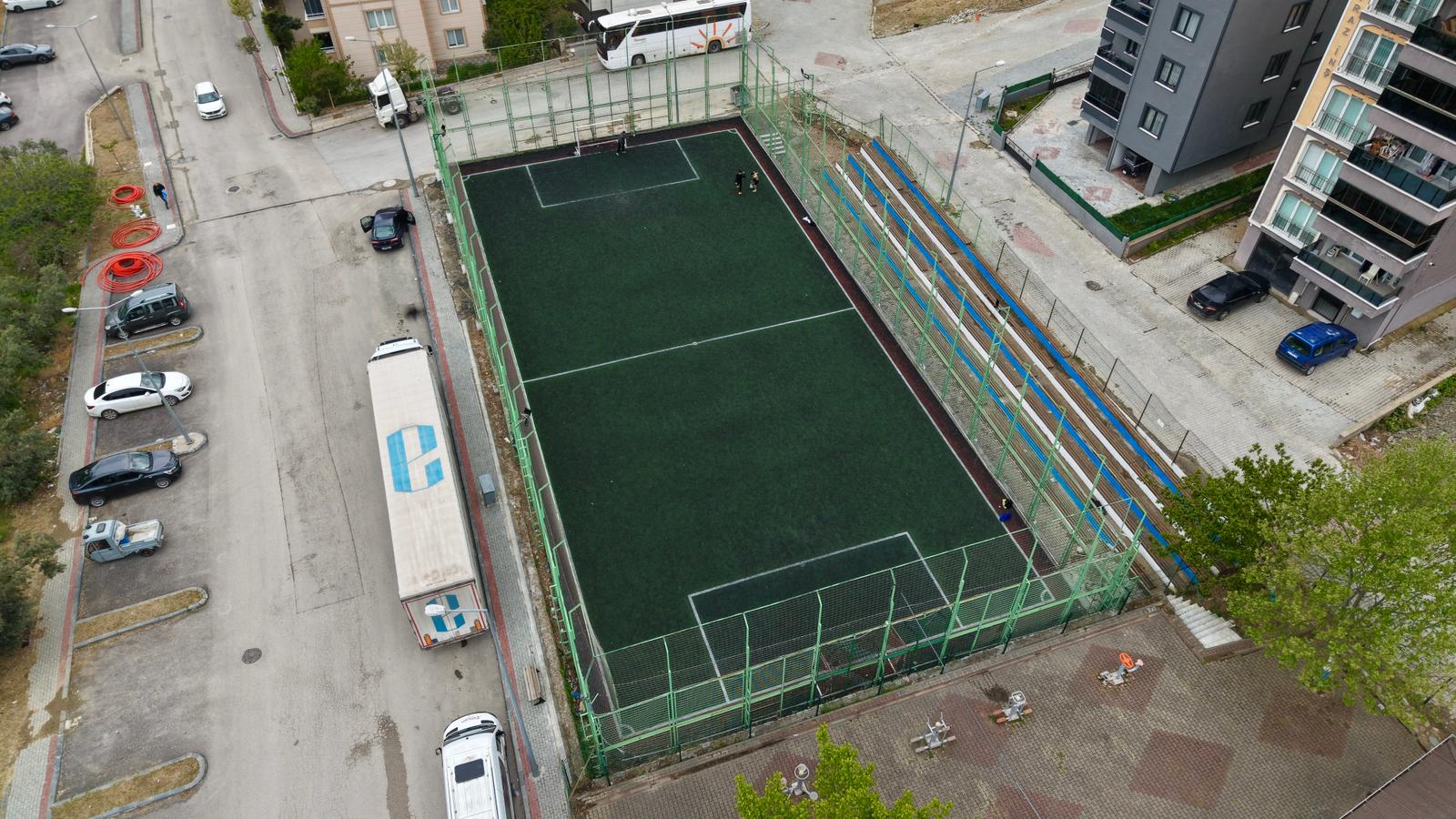 Gemlik’te Halı Sahalar Yenilendi