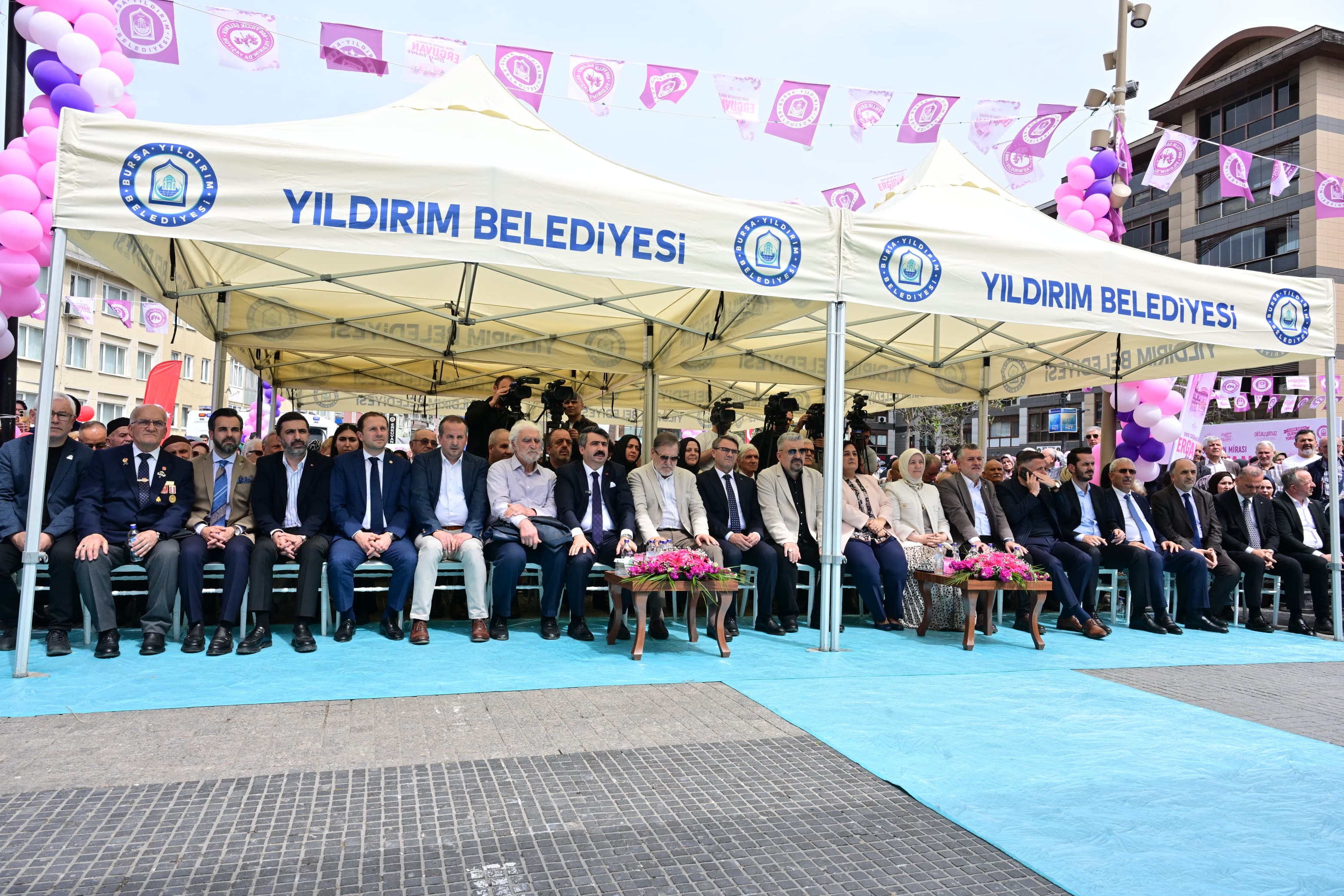 YILDIRIM'DA ERGUVAN BAYRAMI COŞKUSU