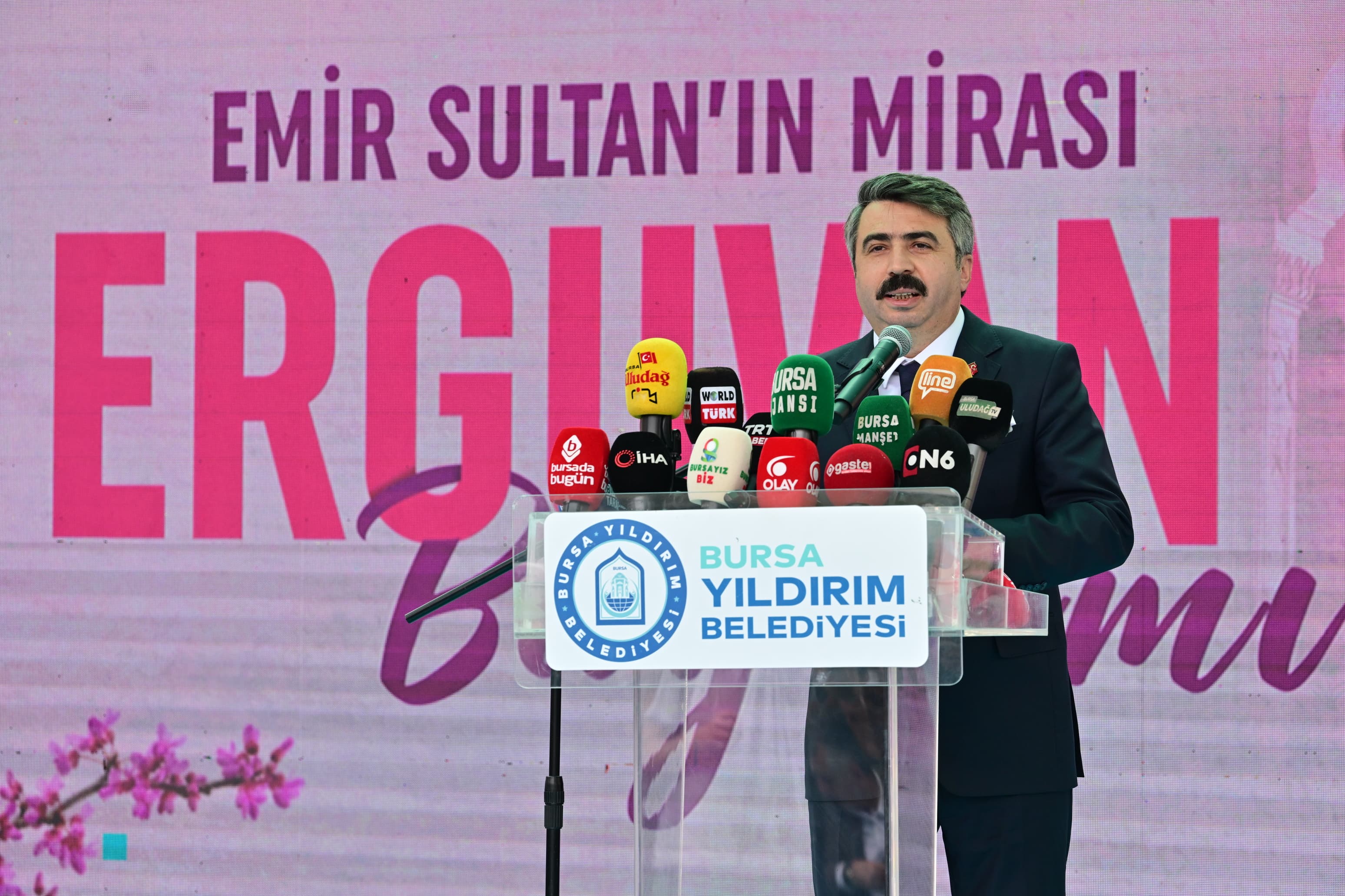 YILDIRIM'DA ERGUVAN BAYRAMI COŞKUSU