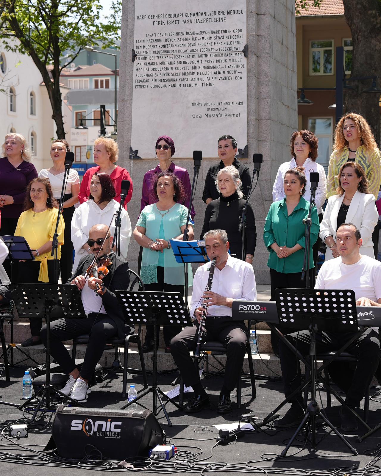 MUDANYA’DA ANNELER GÜNÜ BULUŞMASI
