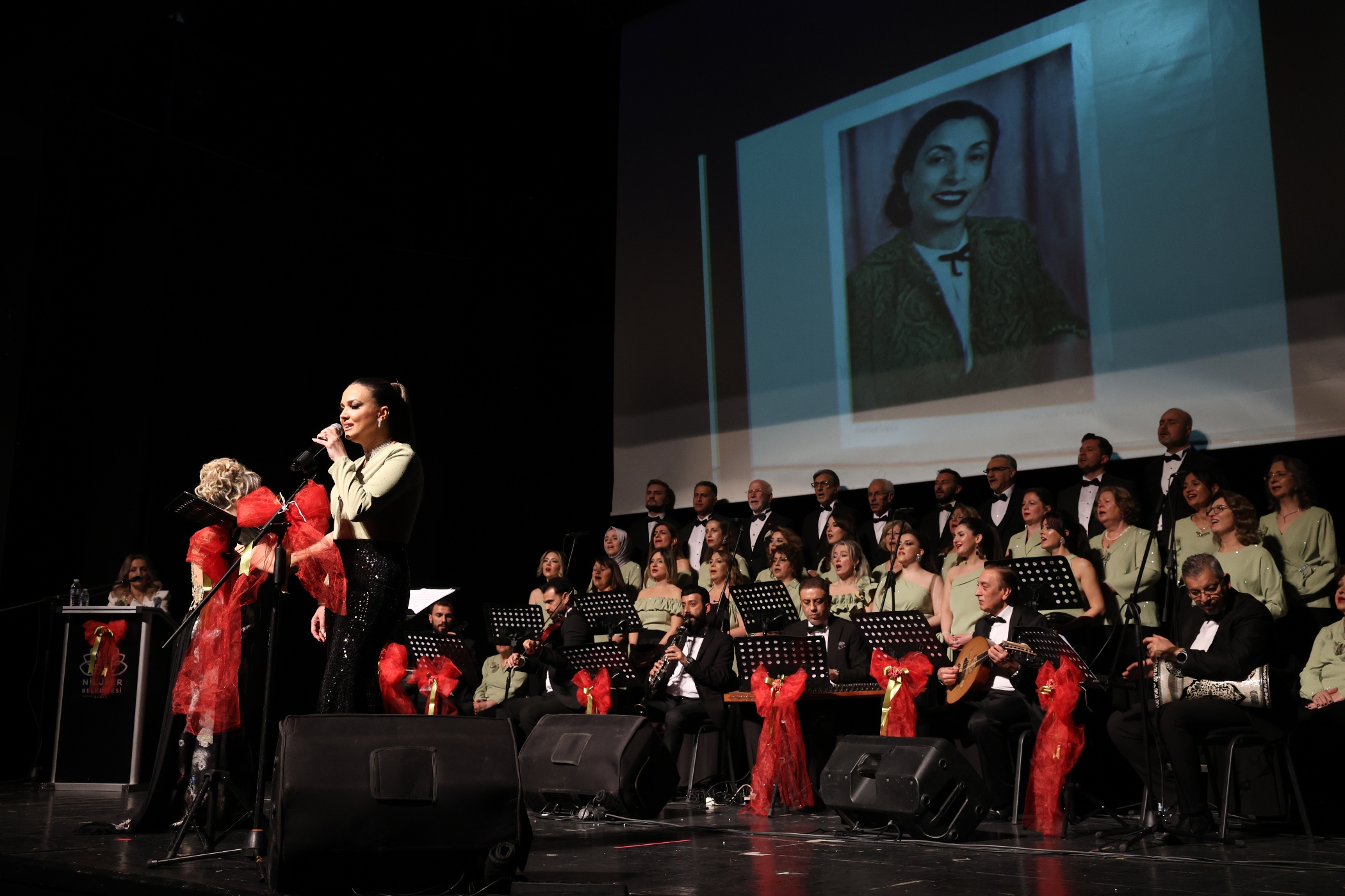 Nilüfer’den “Safiye Ayla”ya saygı