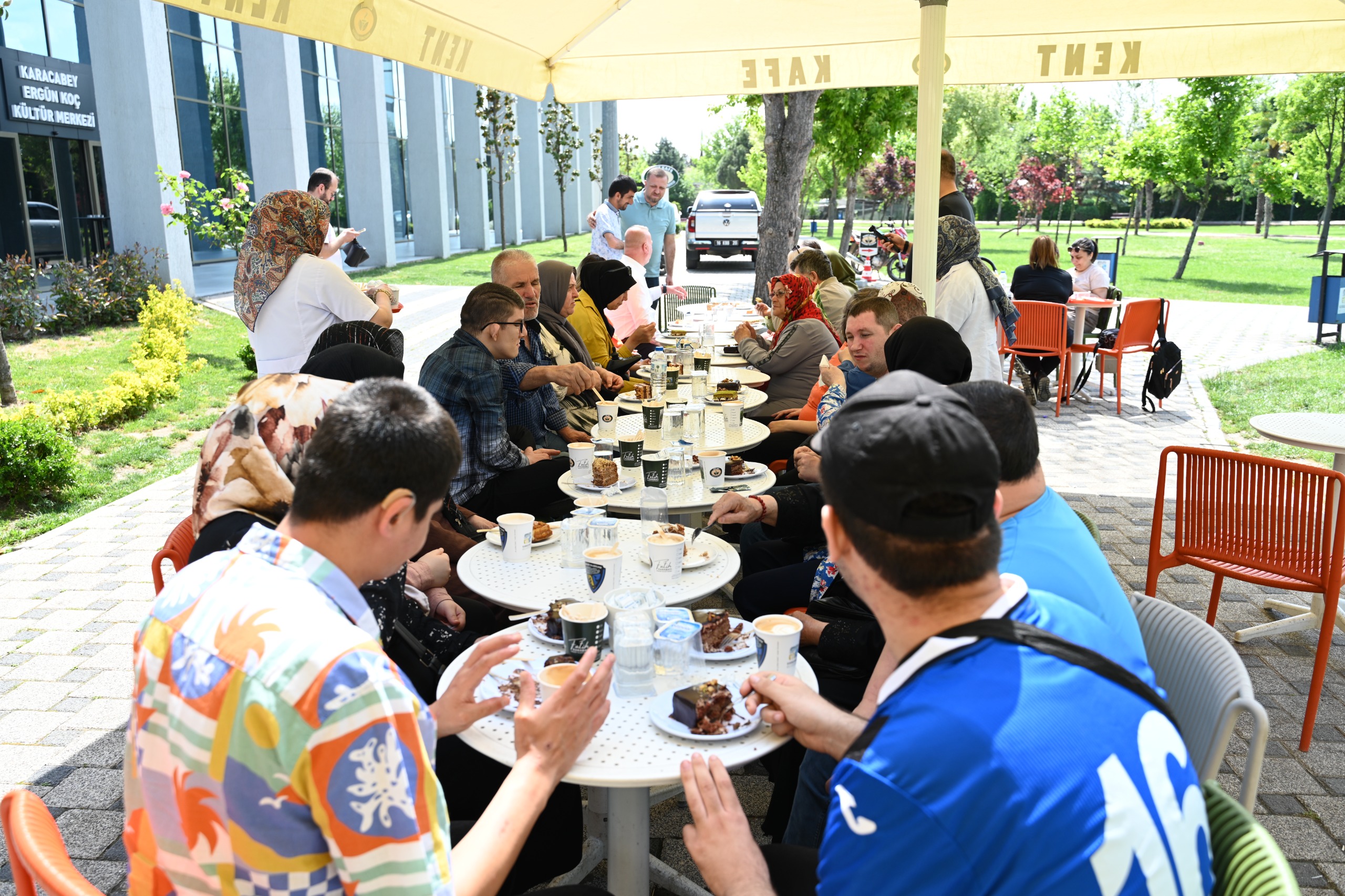 "BAŞKAN KARABATI ENGELLİLER HAFTASI’NDA GÖNÜLLERE DOKUNDU"