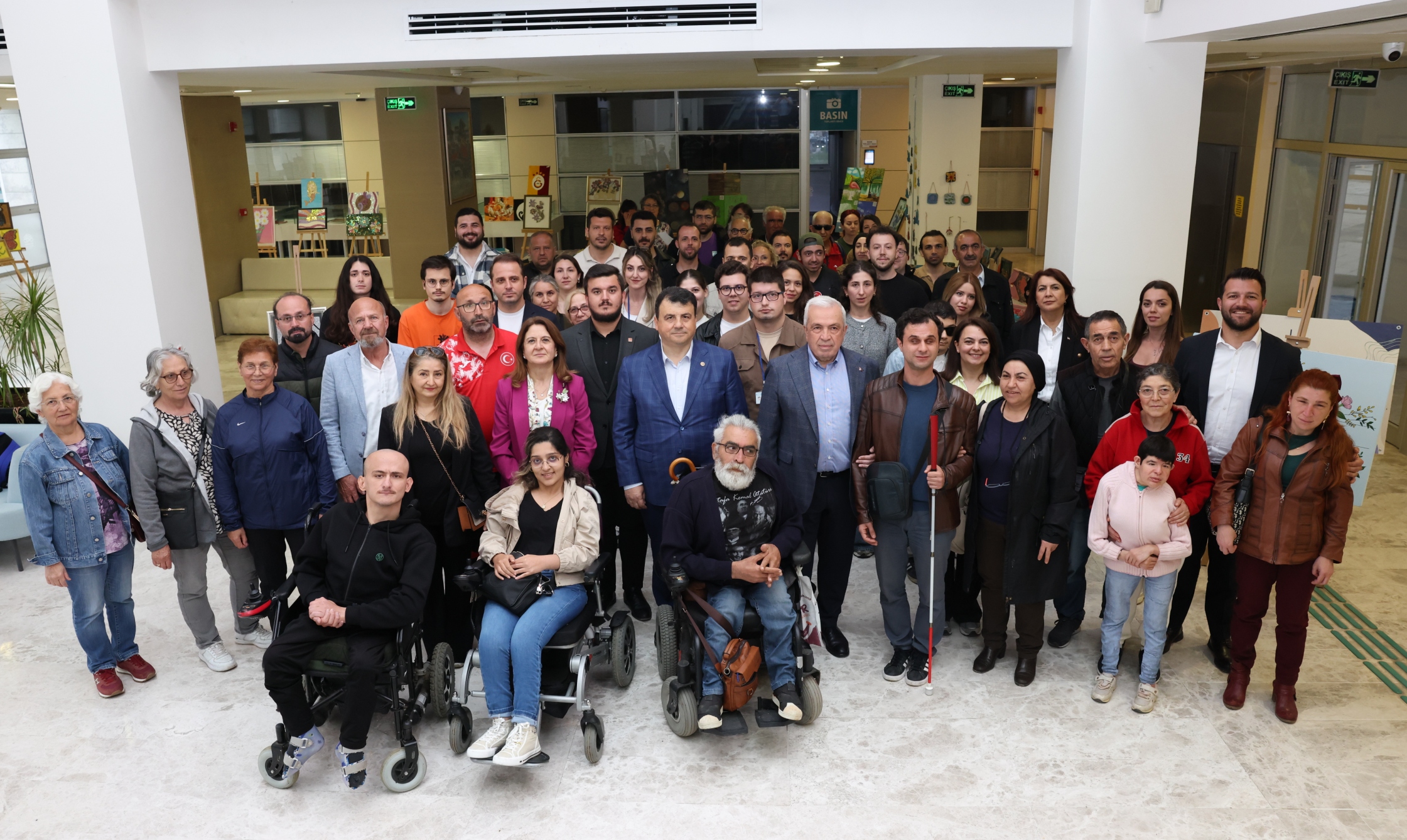 Nilüfer’de sloganlar engelleri aşmak için yükseldi