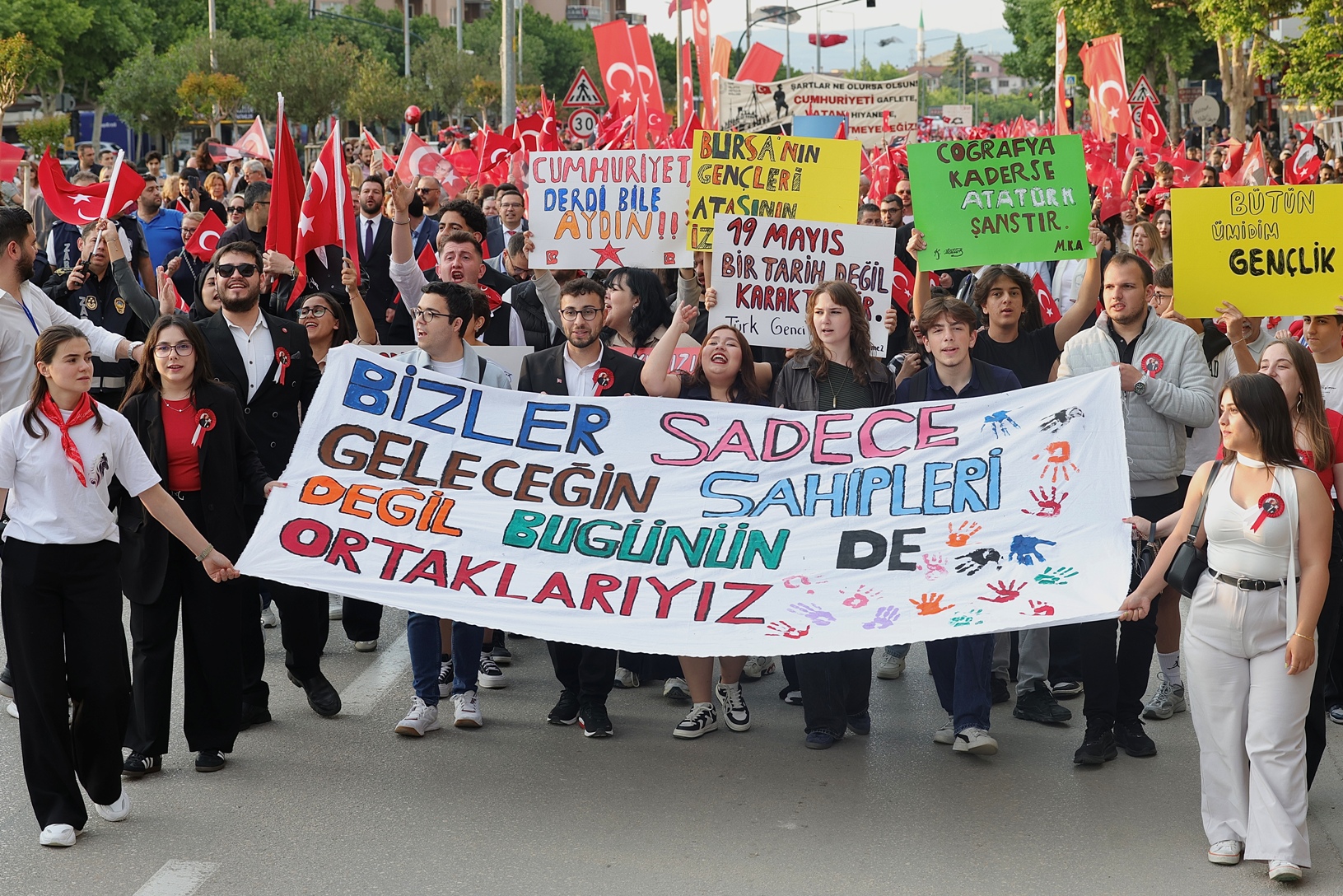 Nilüfer’de binler Cumhuriyet için yürüdü