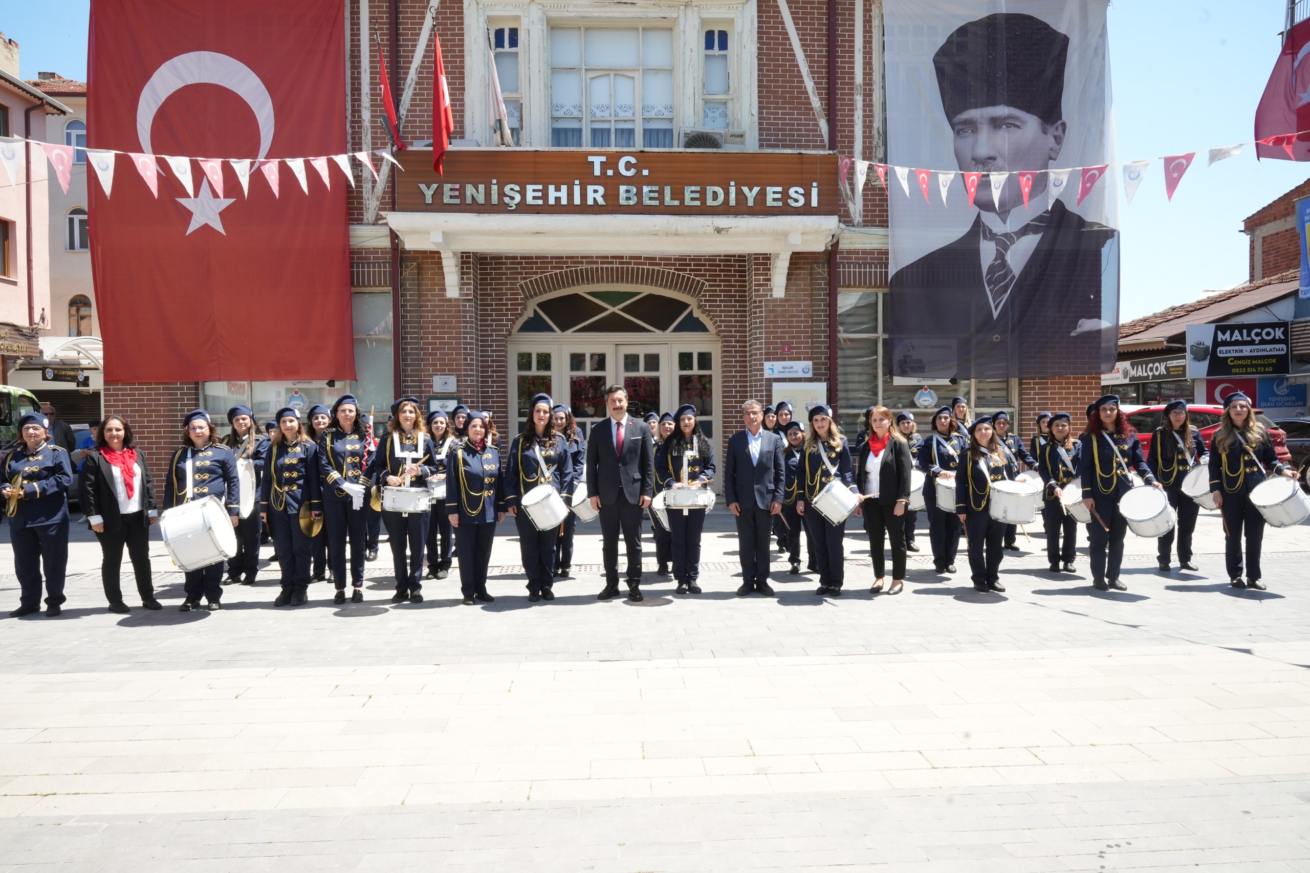 BURSA’NIN İLK BELEDİYE KADIN BANDOSU YENİŞEHİR SOKAKLARINDA!