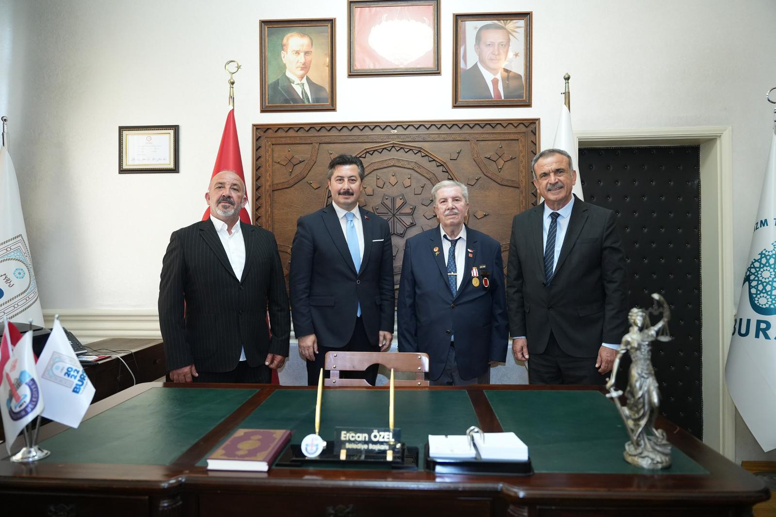 GAZİMAĞUSA BELEDİYE BAŞKANI ULUÇAY, KIBRIS GAZİSİ MUSTAFA ÖZEL İLE BİR ARAYA GELDİ