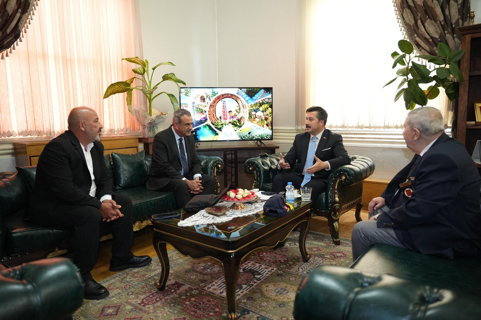 GAZİMAĞUSA BELEDİYE BAŞKANI ULUÇAY, KIBRIS GAZİSİ MUSTAFA ÖZEL İLE BİR ARAYA GELDİ