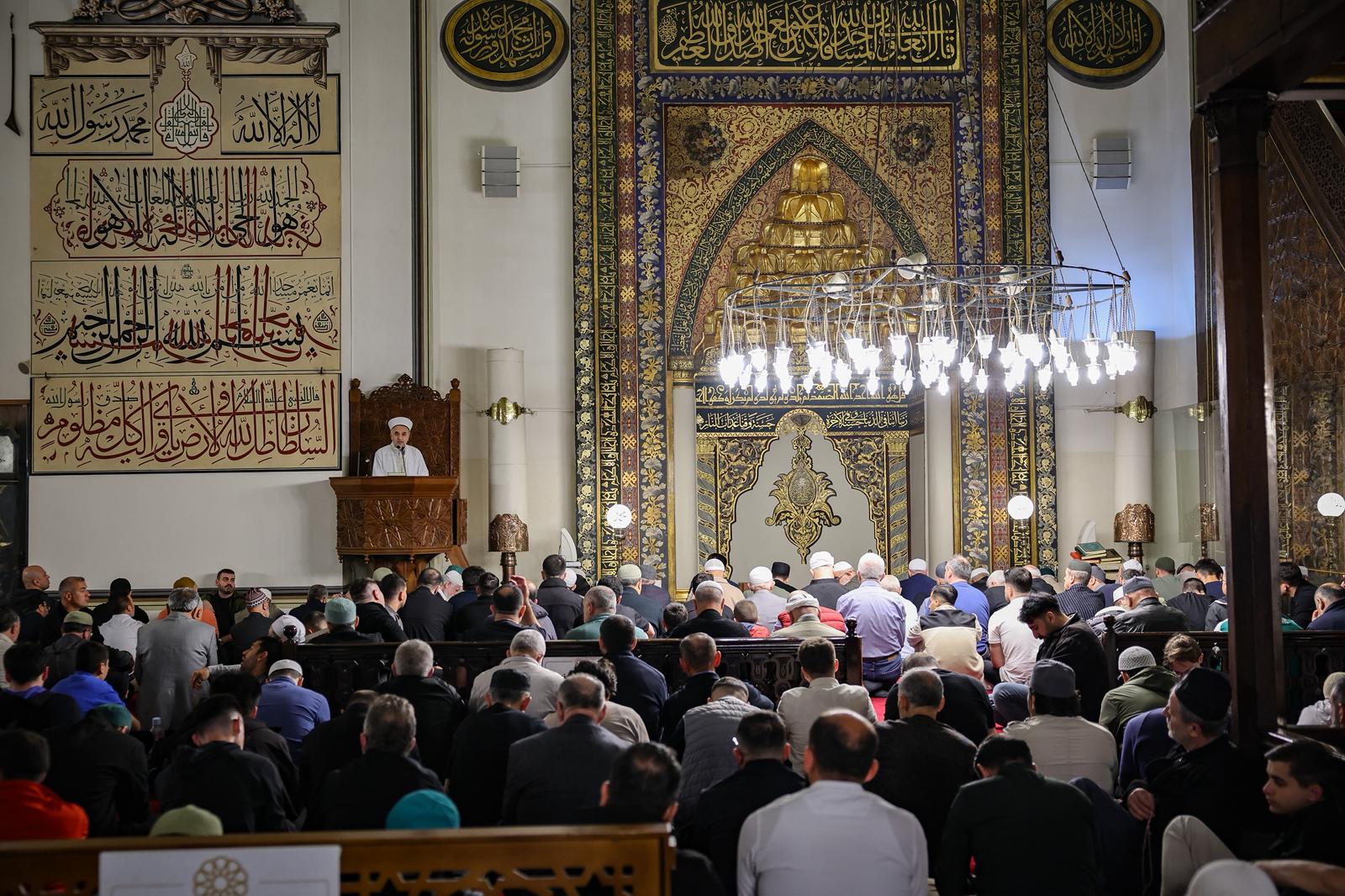 Başkan Vekili Şahin Biba, bayram sabahı öğrencilerle buluştu