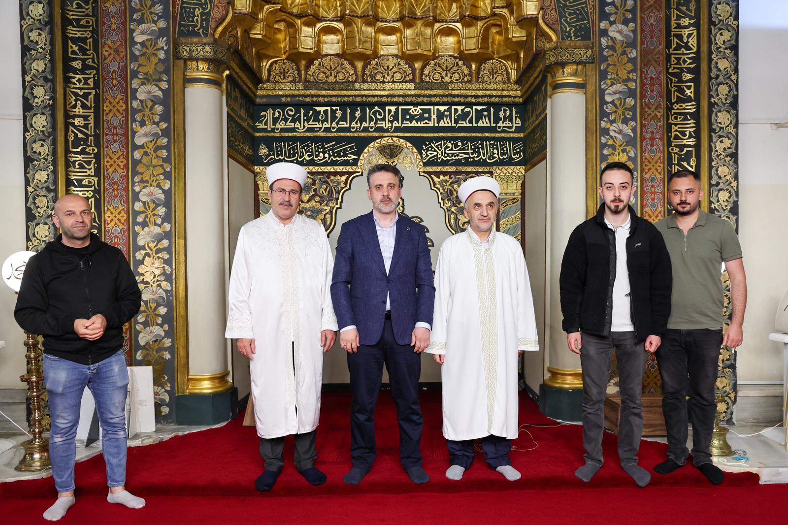 Başkan Vekili Şahin Biba, bayram sabahı öğrencilerle buluştu