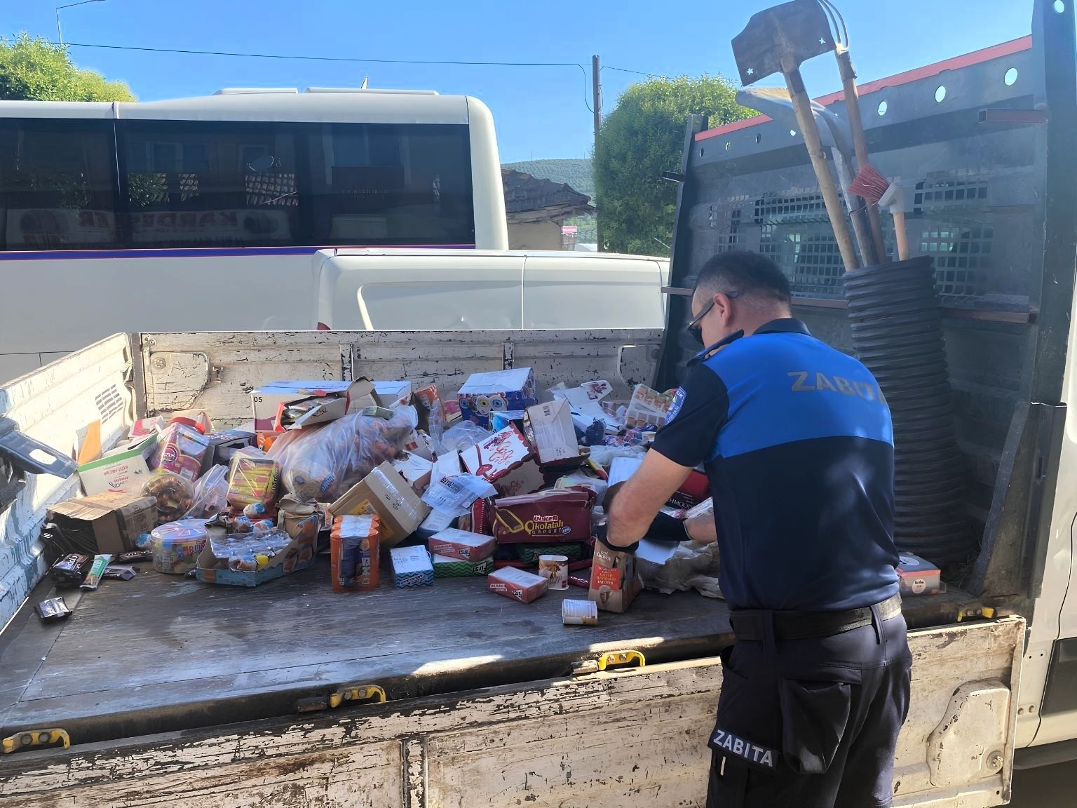 Gemlik’te Sağlıksız Gıda Deposuna Zabıta Baskını