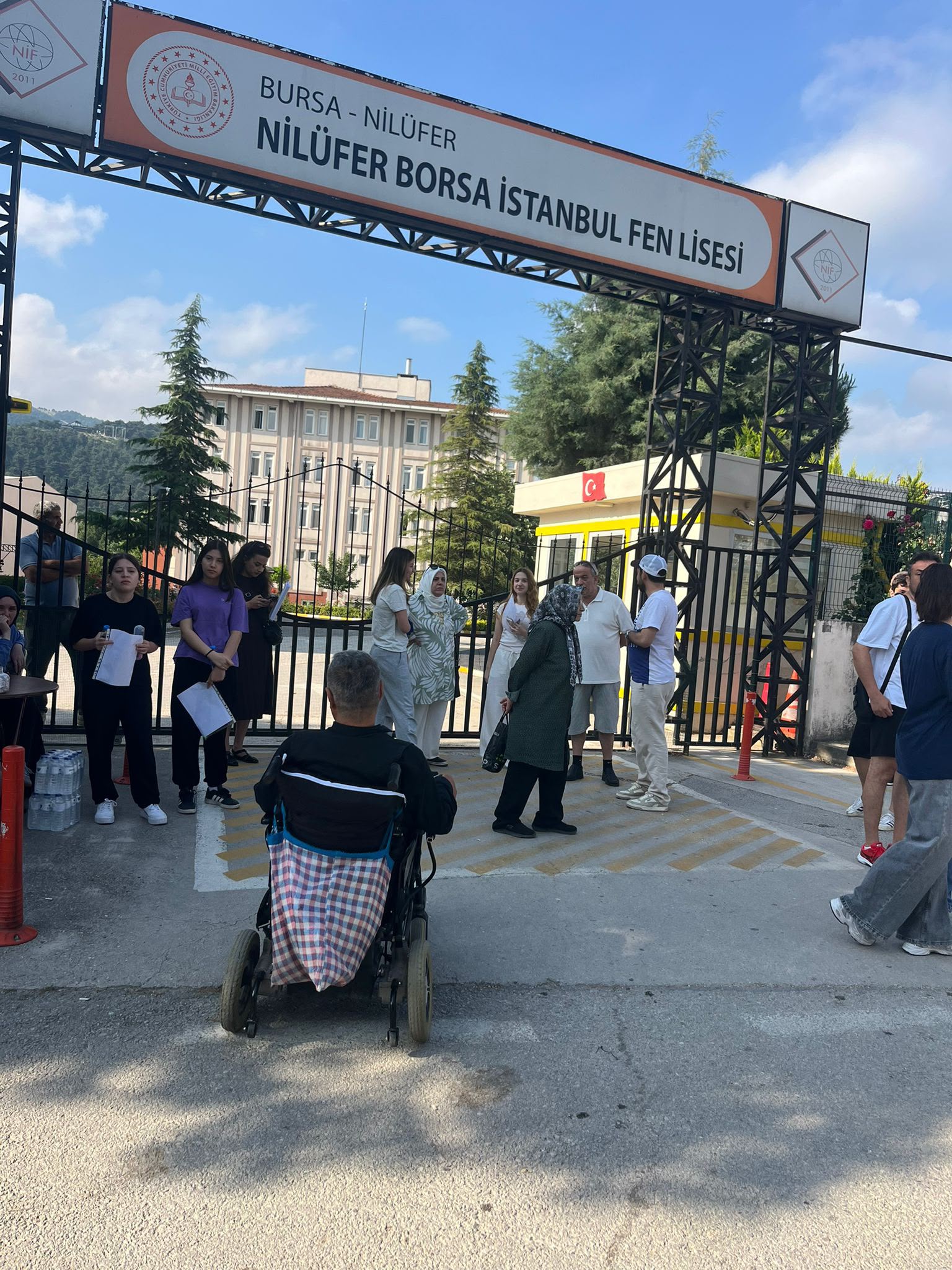 Büyükşehir, özel gereksinimli öğrenciyi sınava ulaştırdı