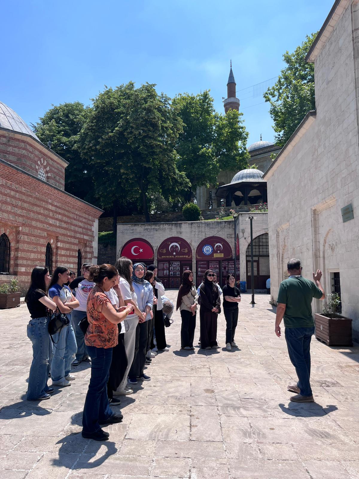 YILDIRIMLI GENÇLER TARİHİ YERİNDE KEŞFEDİYOR