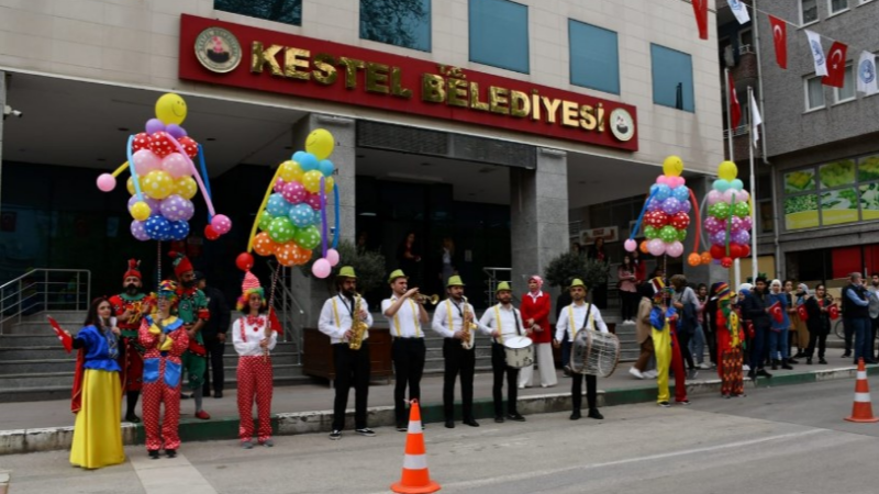 KESTEL BELEDİYESİ’NDEN ÇOCUKLARA KARNE HEDİYESİ: ŞENLİK BAŞLIYOR