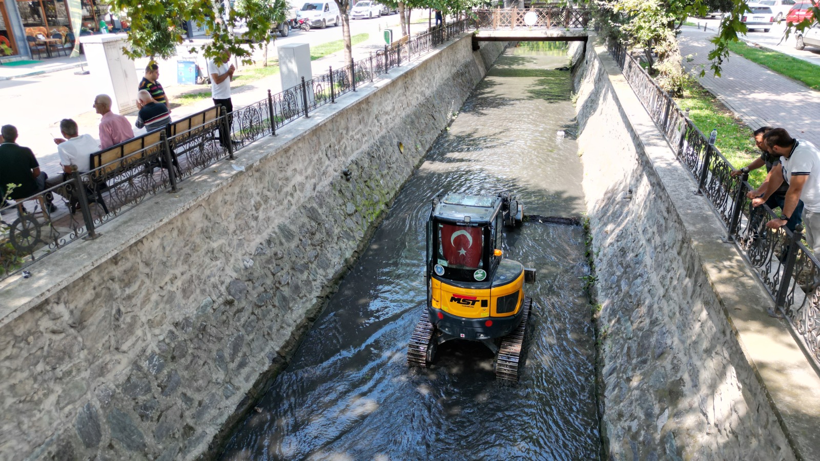 Büyükşehir'den derelerde temizlik seferberliği