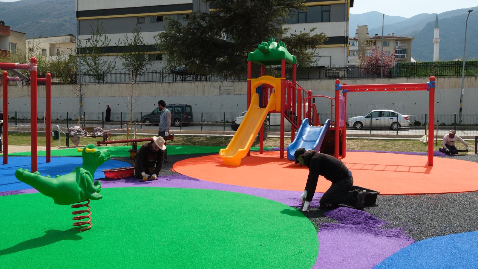 YILDIRIM’DA PARKLARA YAZ BAKIMI