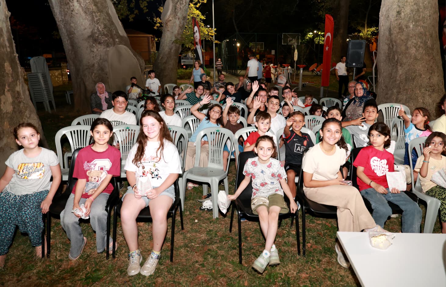 Yazlık Sinema Keyfi Bu Kez Veysel Karani Mahallesi'nde Yaşandı