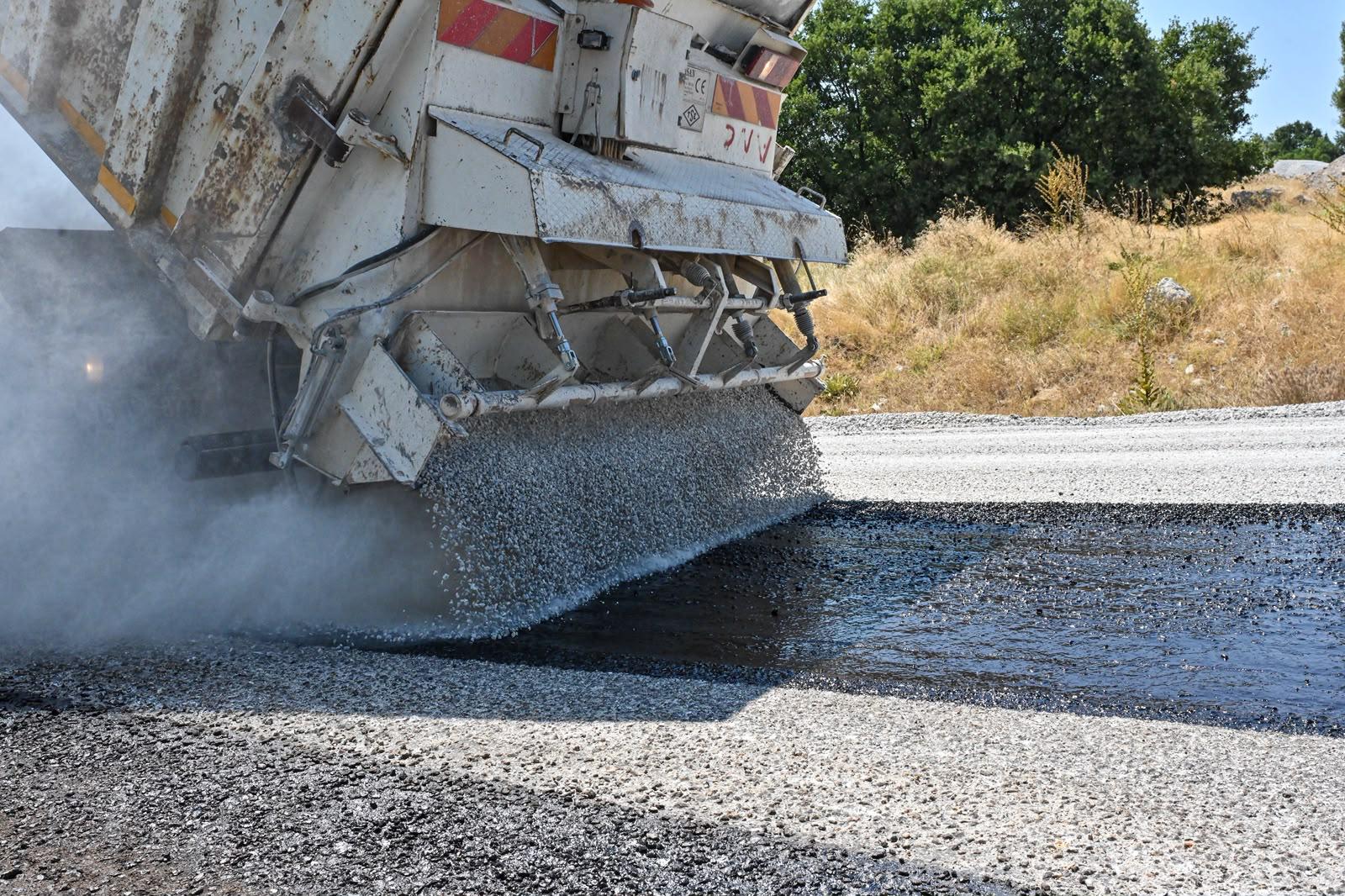 Büyükşehir Harmancık’ta da yolları yeniliyor