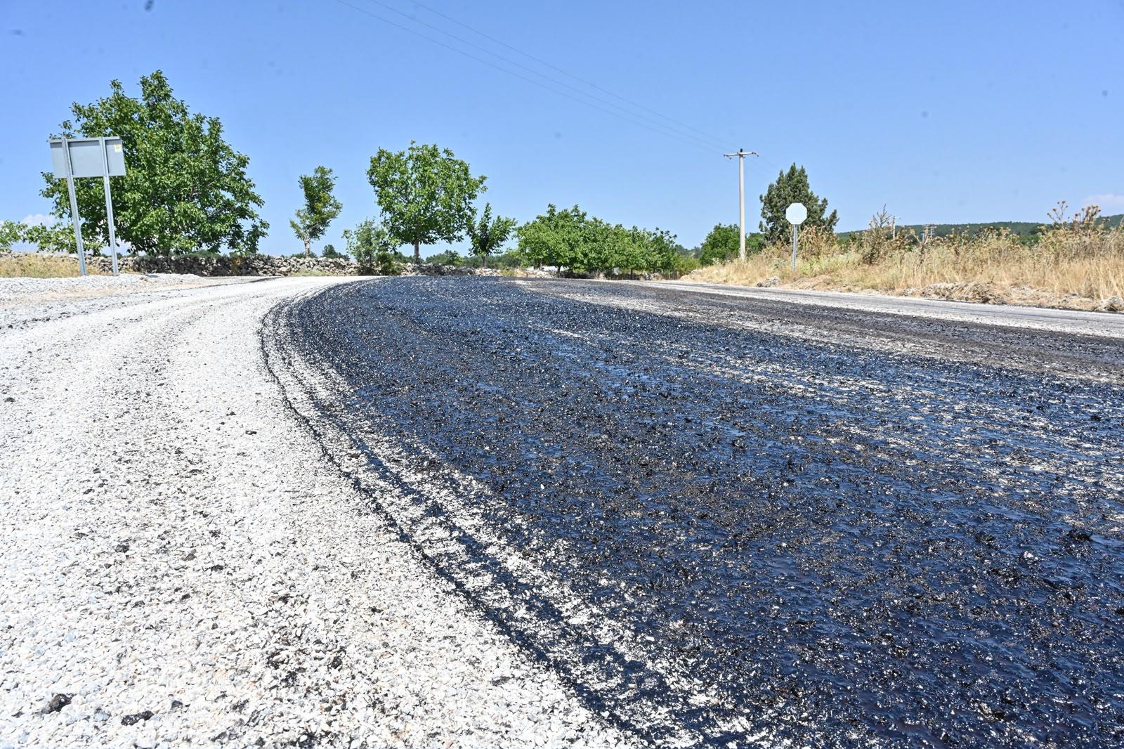 Büyükşehir Harmancık’ta da yolları yeniliyor