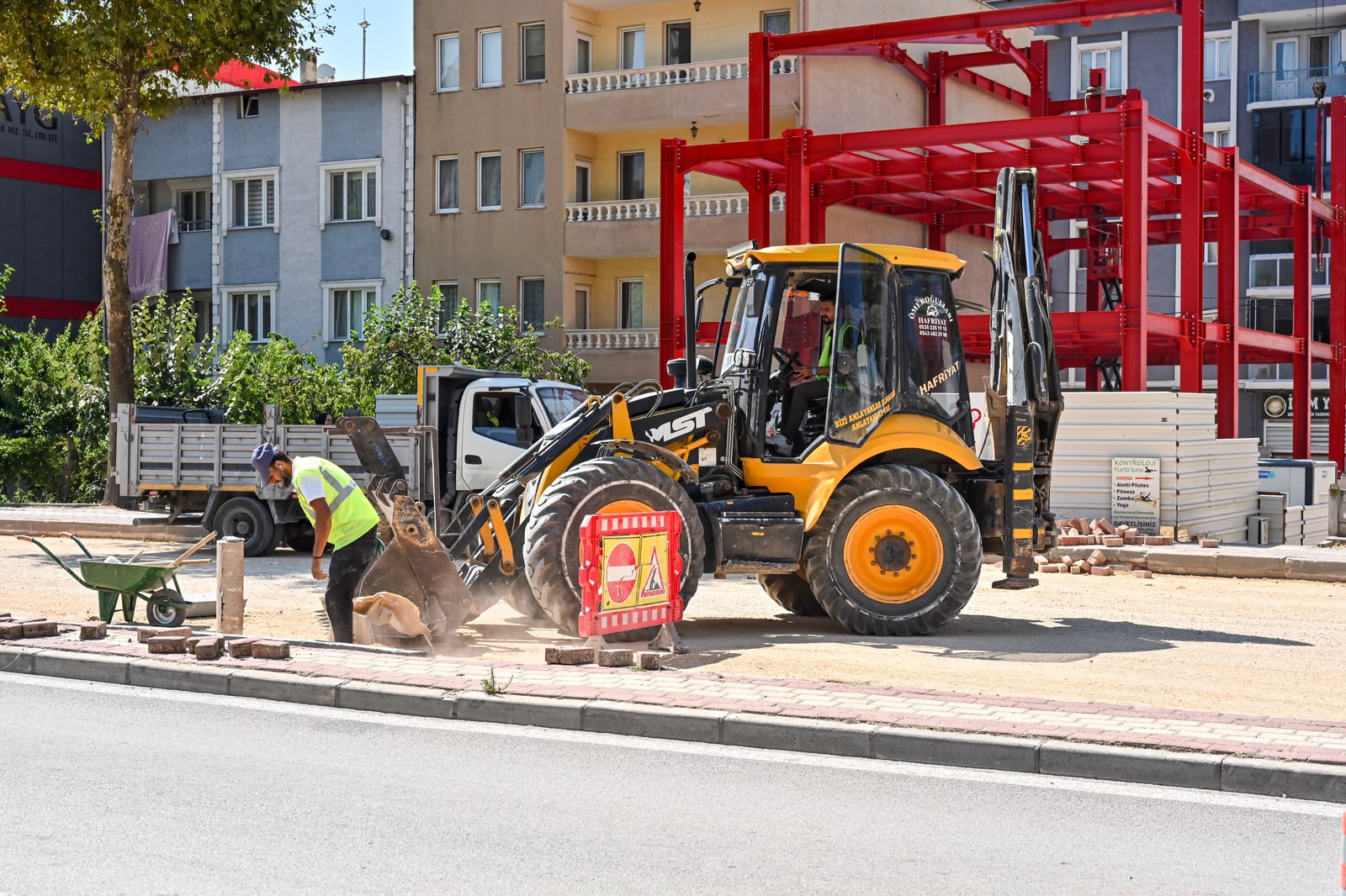 Büyükşehir Panayır'da altyapı ve yolları yeniliyor