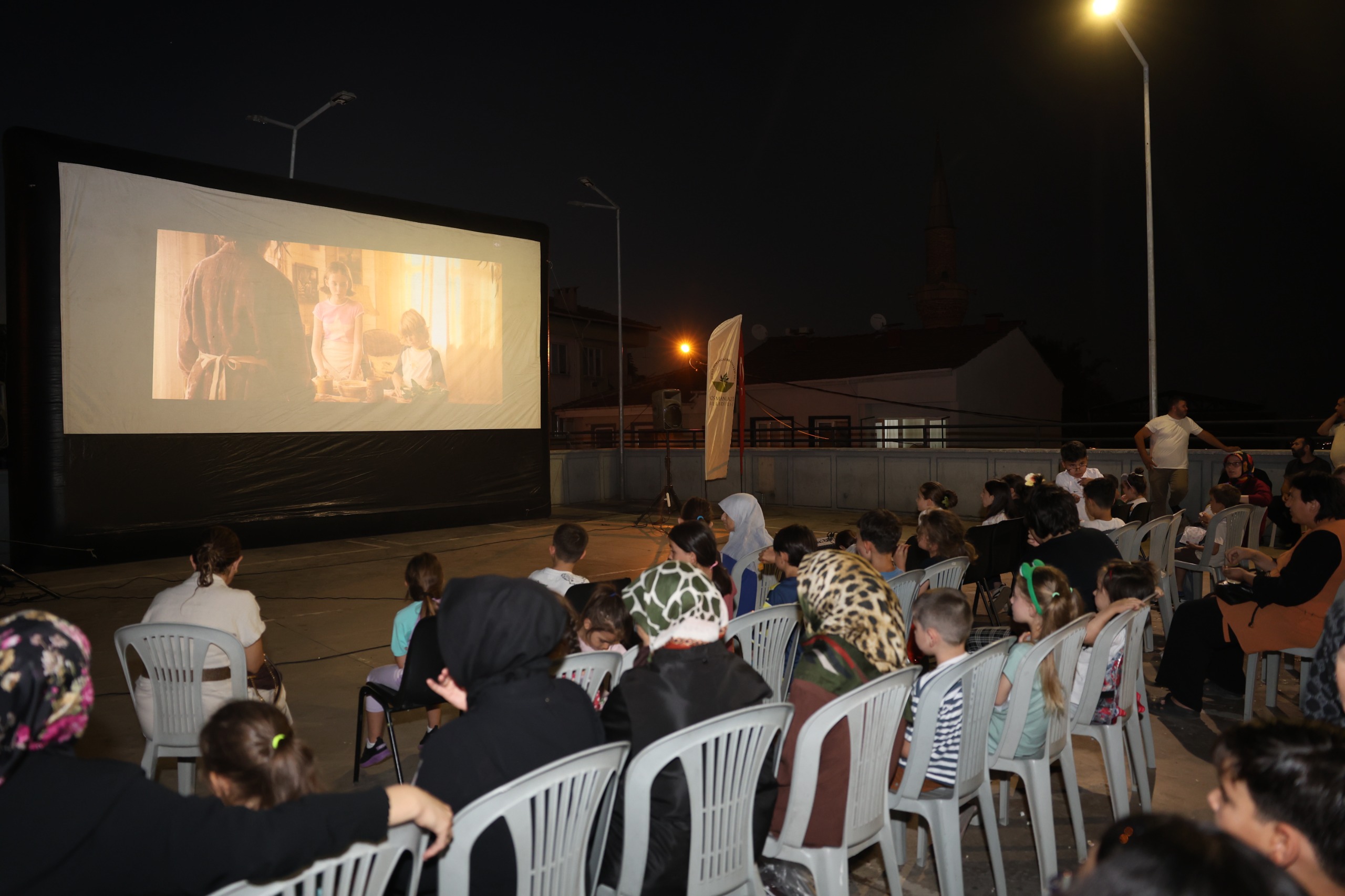 Mollafenari’de Sinema Perdesi Çocuklar İçin Açıldı