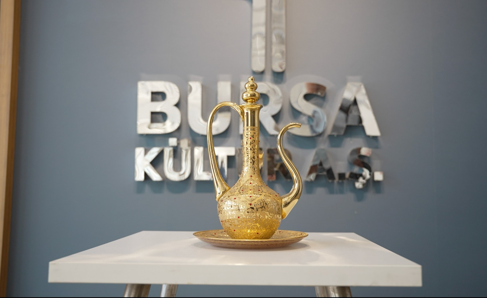 Cam, ustaların elinde sanata dönüşüyor