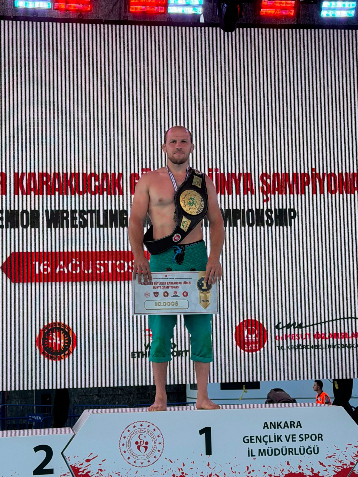 Büyükşehir Belediyesporlu Fazlı Eryılmaz dünya şampiyonu