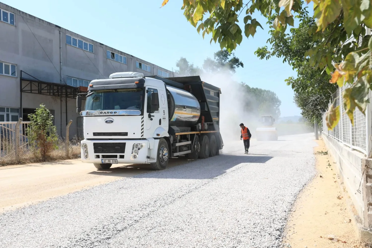 Cerrah’ta Veysel Karani Caddesine Sathi Kaplama Yapıldı