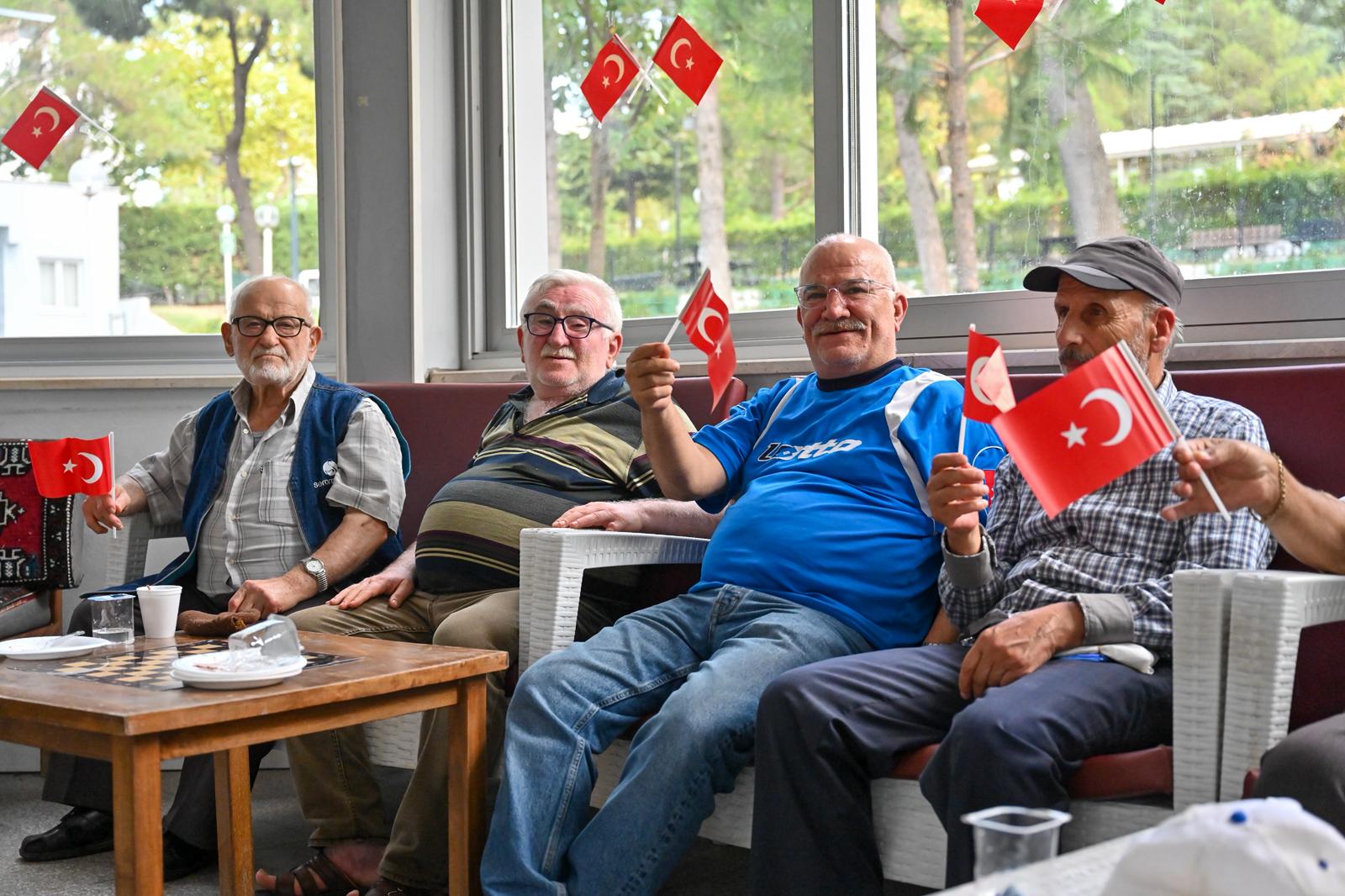 Bursa'da 7'den 70'e zafer sevinci