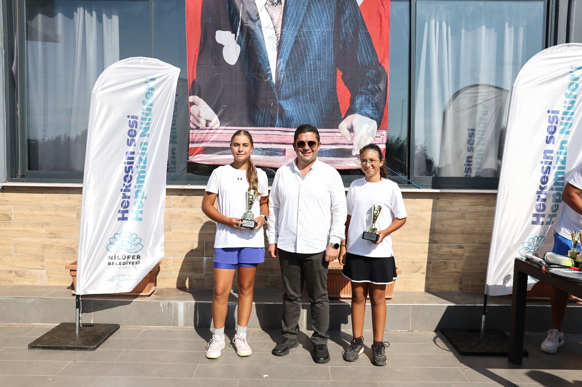 Nilüfer’de Zafer Bayramı coşkusu kortlara taşındı