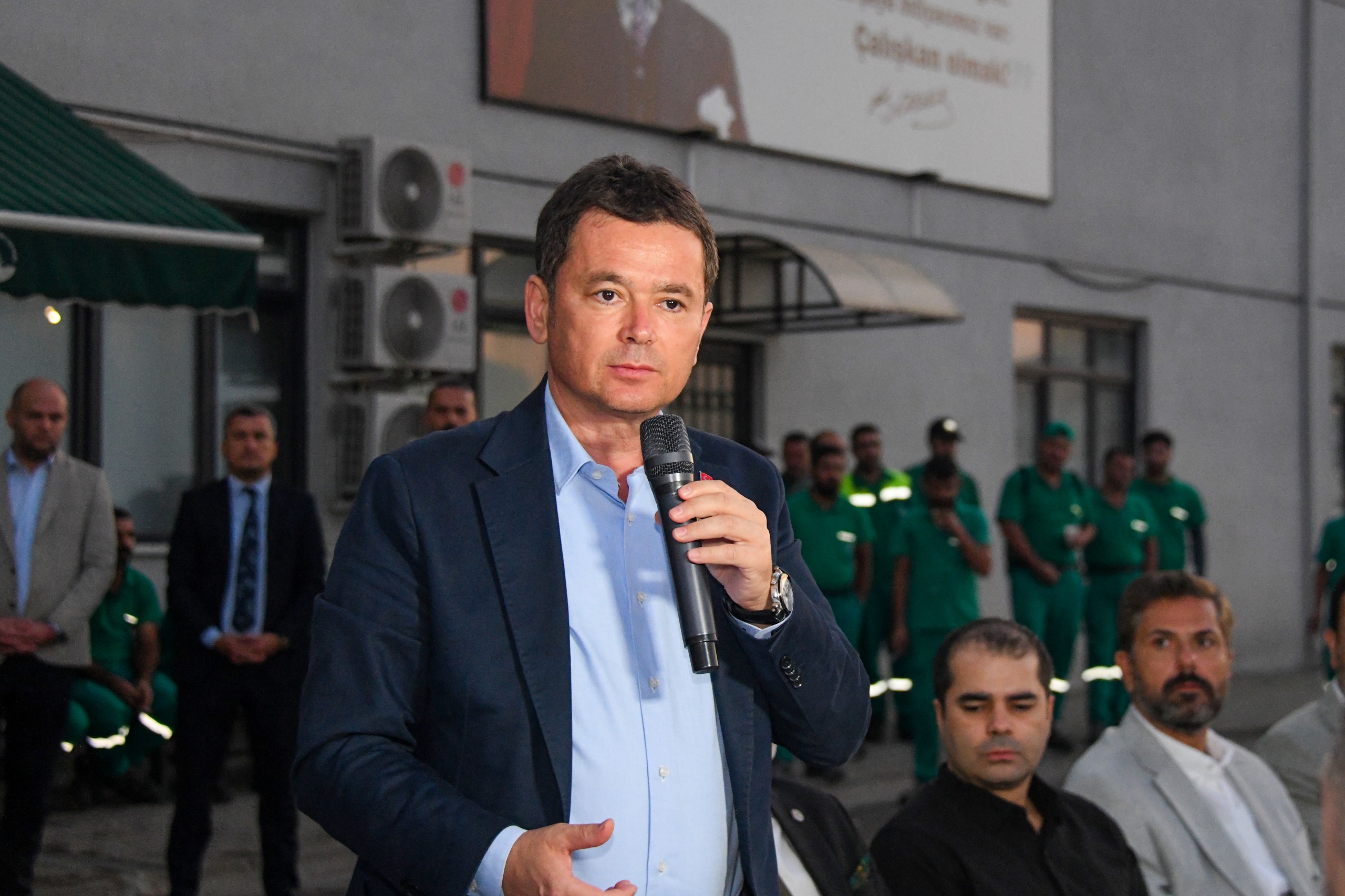 Başkan Aydın Güne Temizlik Emekçileriyle Başladı