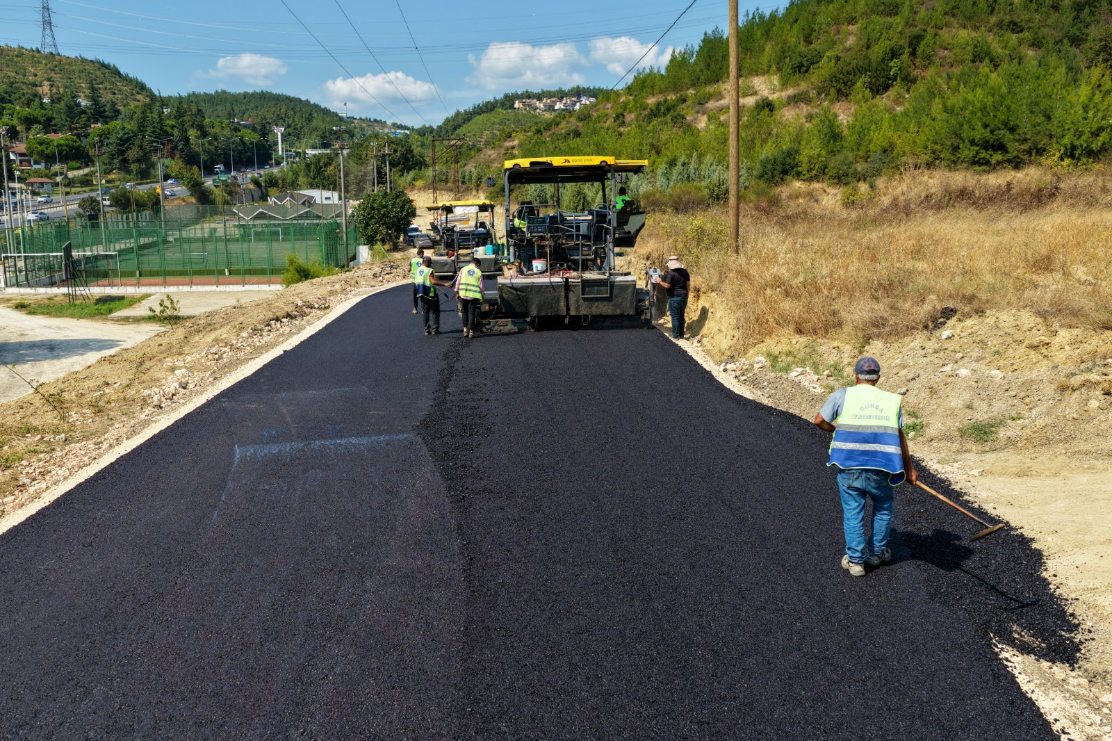 Mudanya’da yollar Büyükşehirle yenileniyor