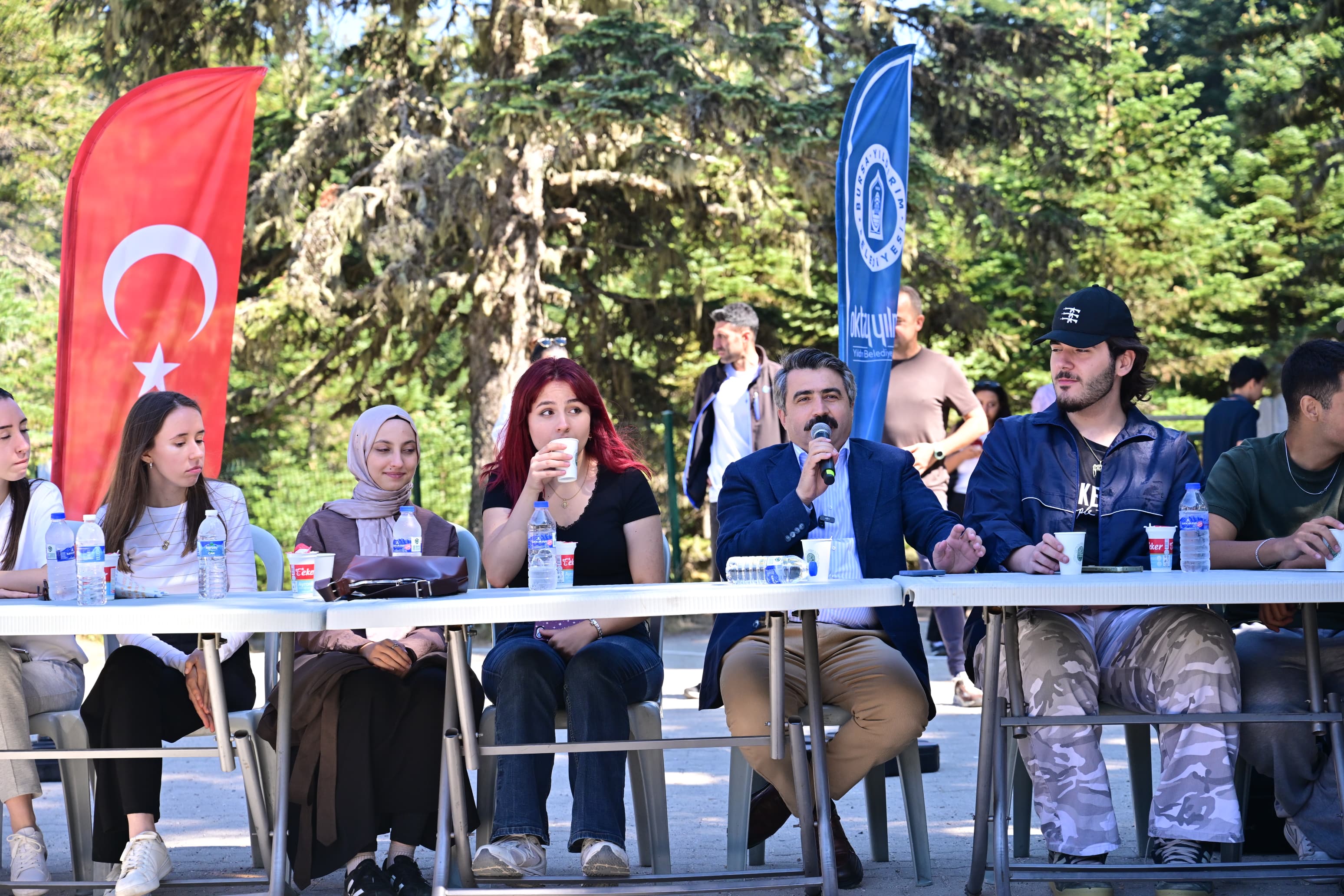 UYUMAYAN KÜTÜPHANE’DEN ÜNİVERSİTEYE