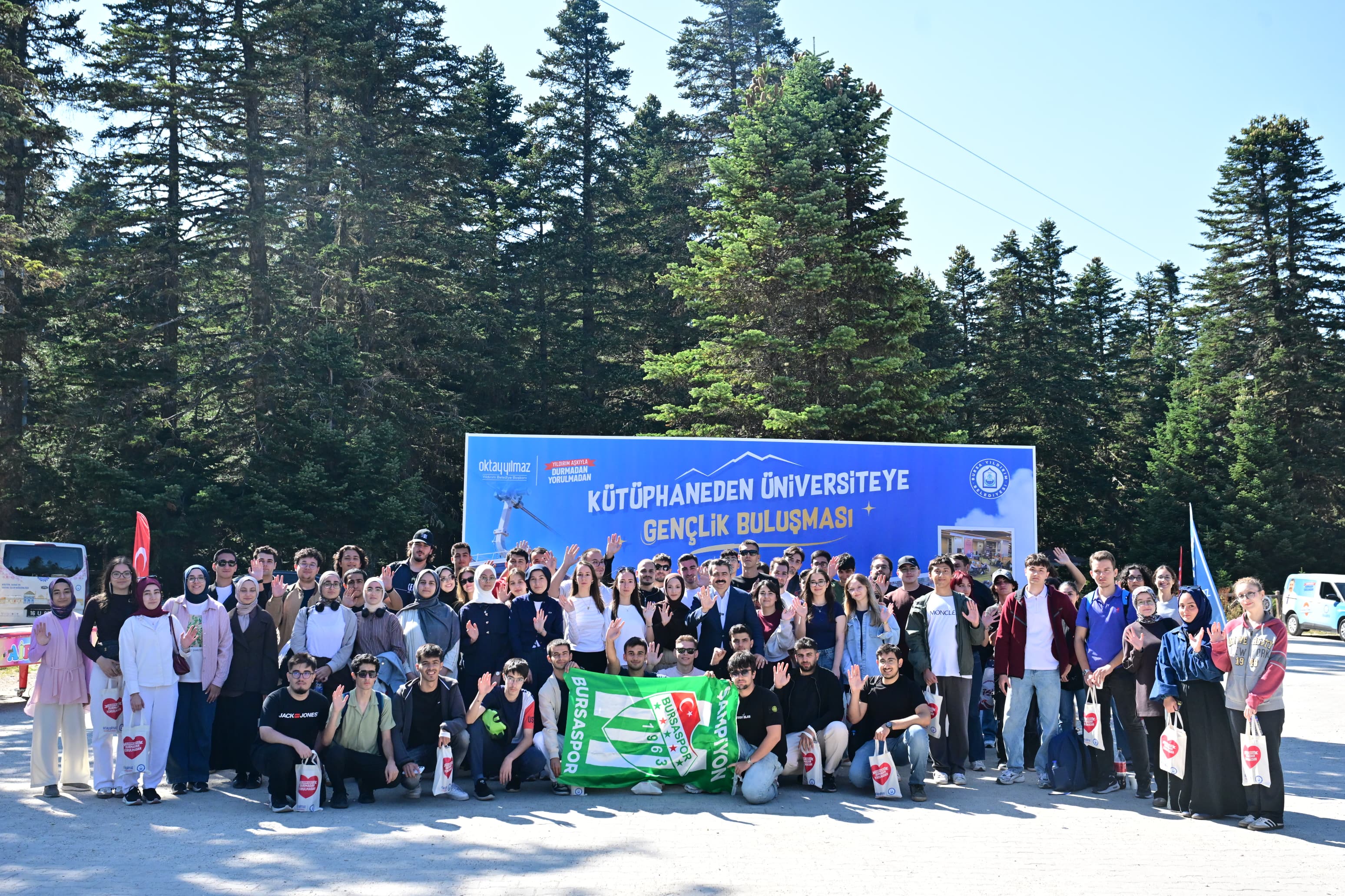 UYUMAYAN KÜTÜPHANE’DEN ÜNİVERSİTEYE