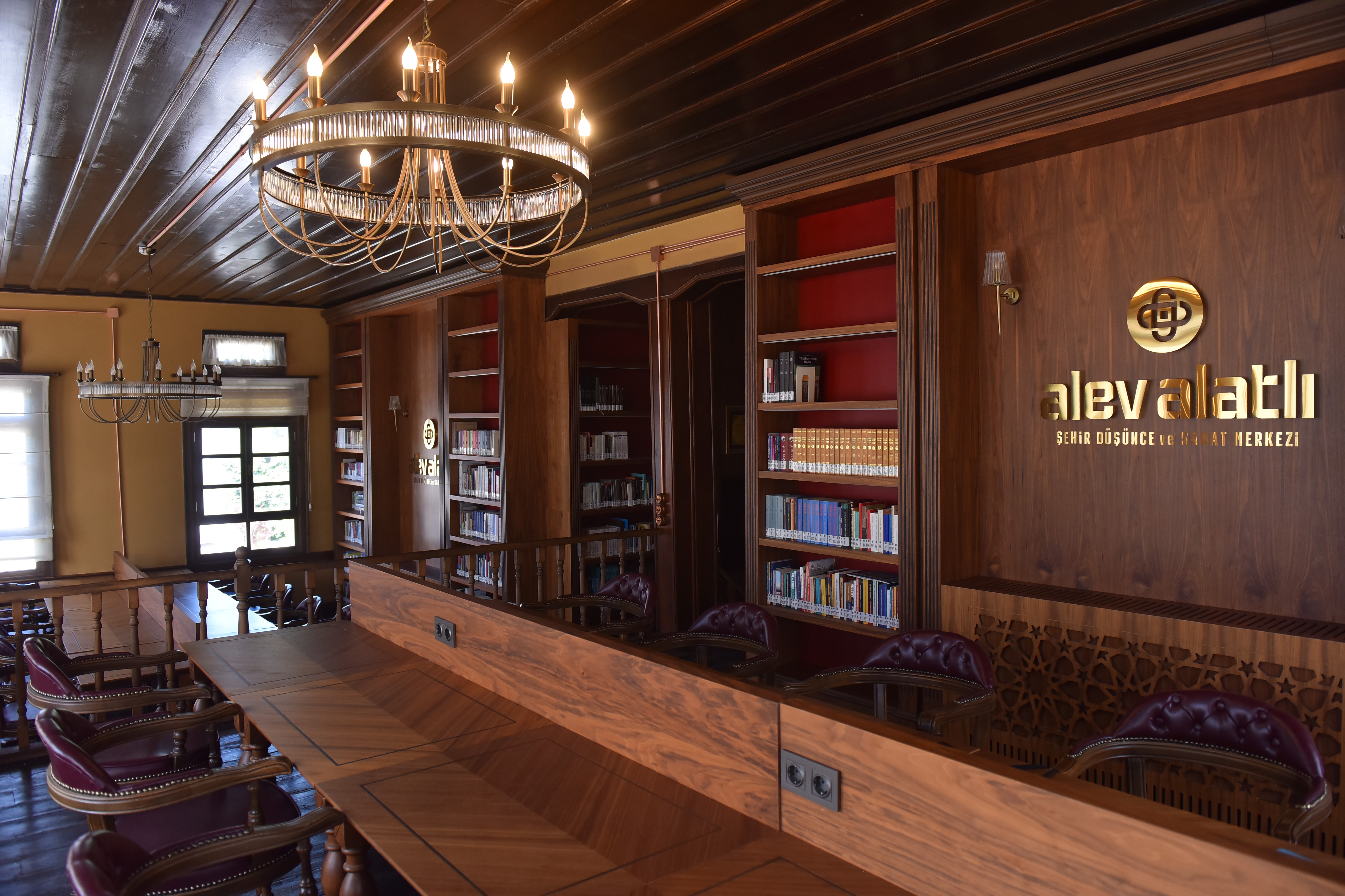 DÜŞÜNCE VE SANATIN YENİ ADRESİ ALEV ALATLI