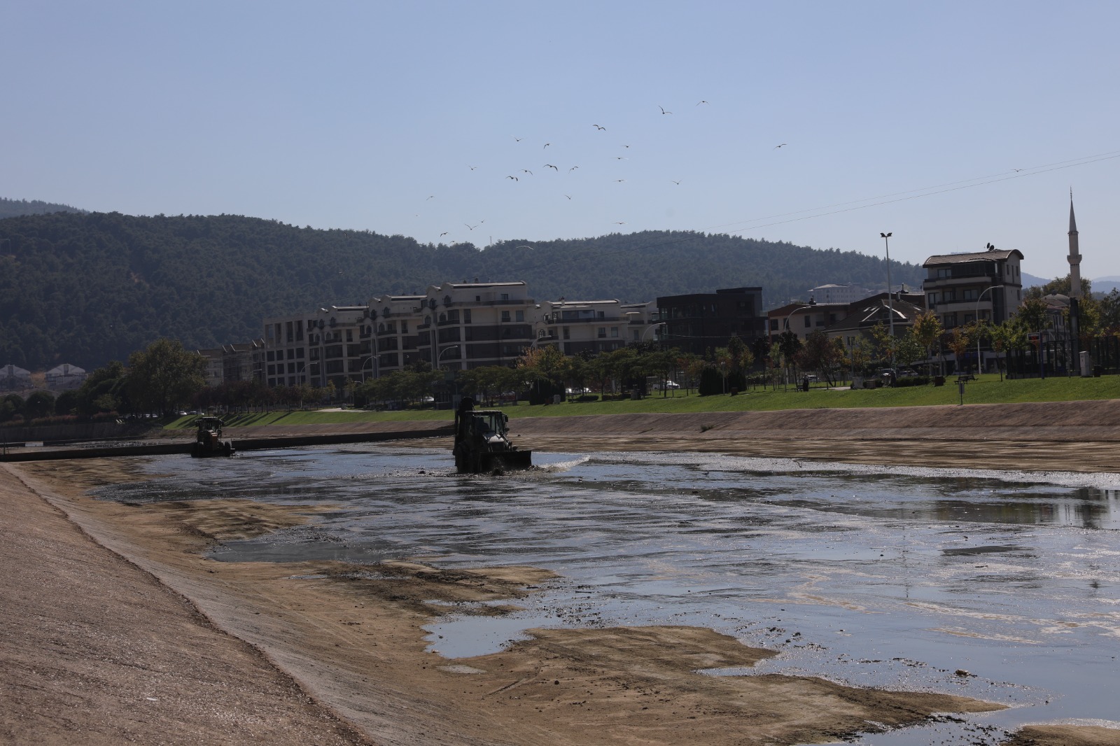 Büyükşehir'den dere temizliği mesaisi