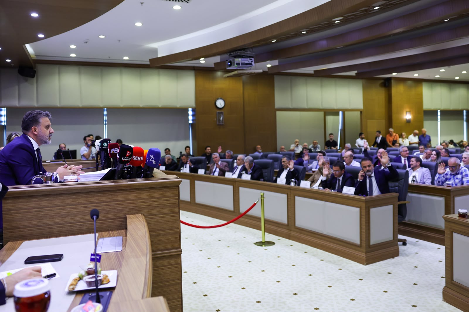 Başkan Vekili Biba: “Bütün otobüsleri elektrikliye çevireceğiz”