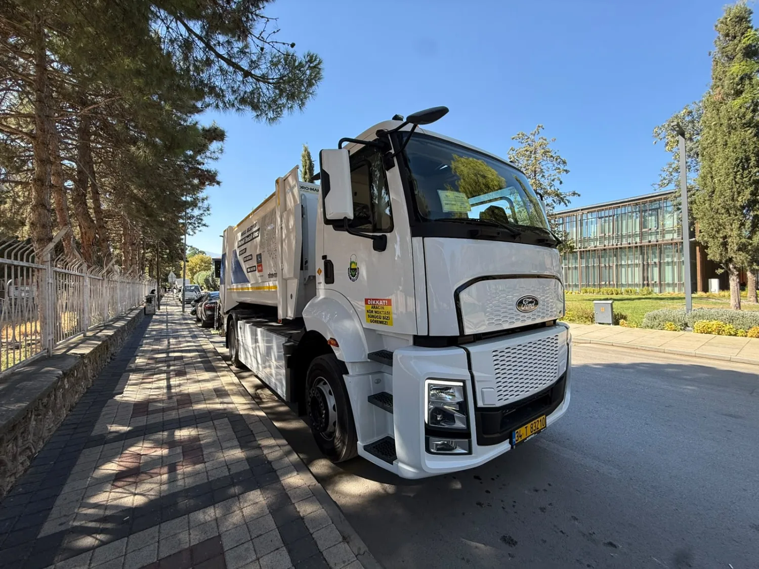 Elektrikli Çöp Kamyonu İnegöl Sokaklarında Test Edildi