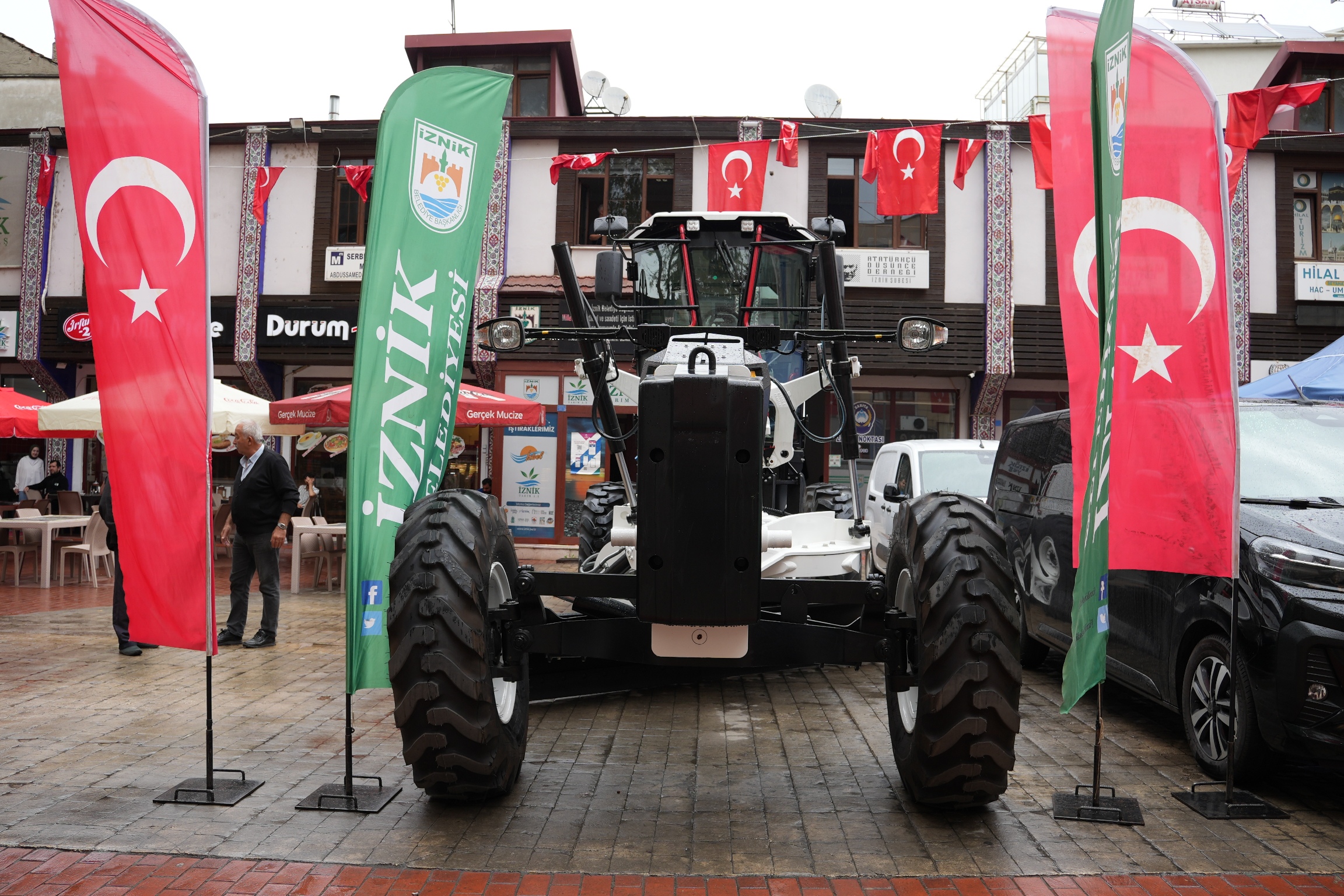 İznik Belediyesi Araç Filosunu Yeni Greyder İle Güçlendirdi
