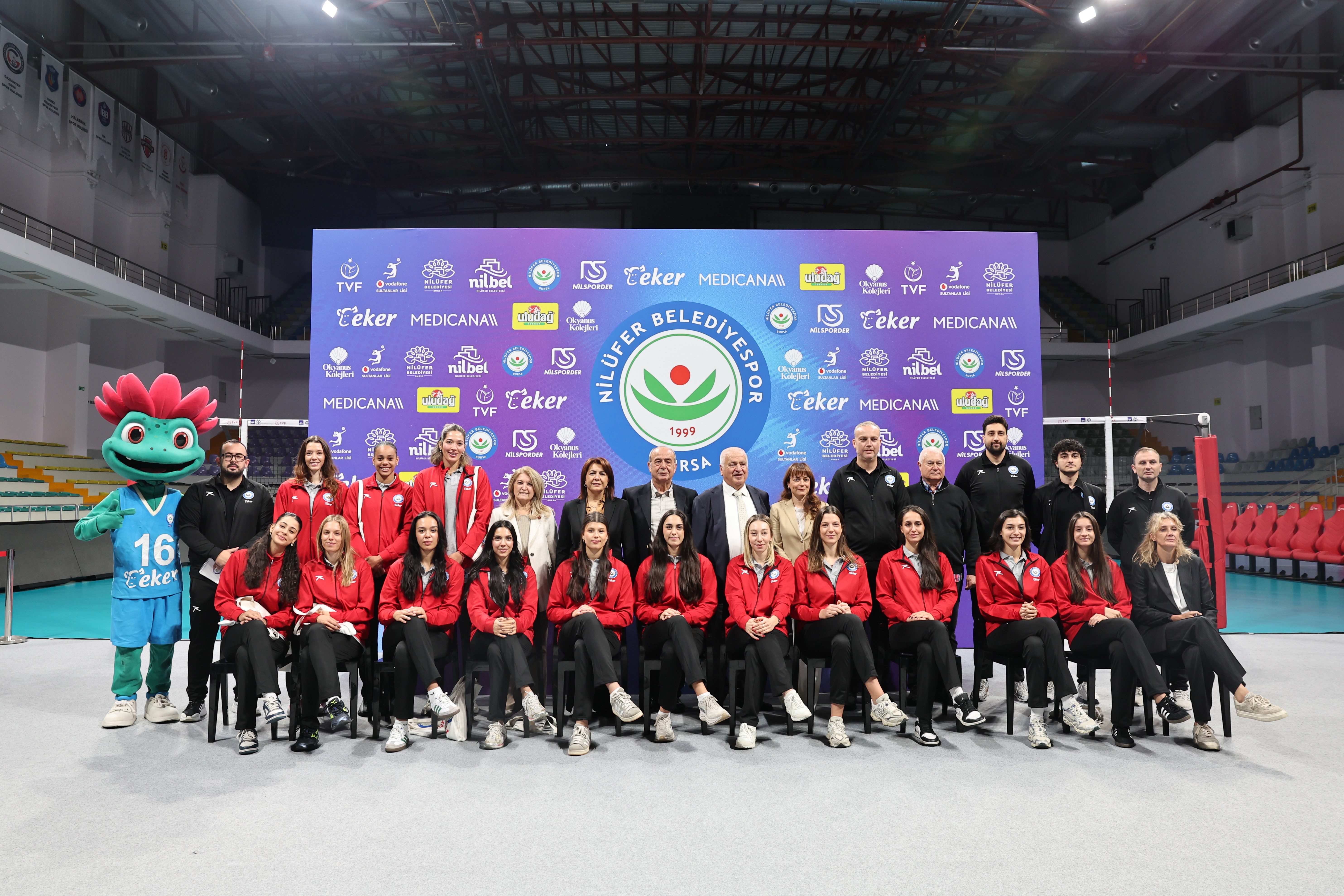 Nilüfer Belediyespor Eker Voleybol Takımı yeni sezona hazır