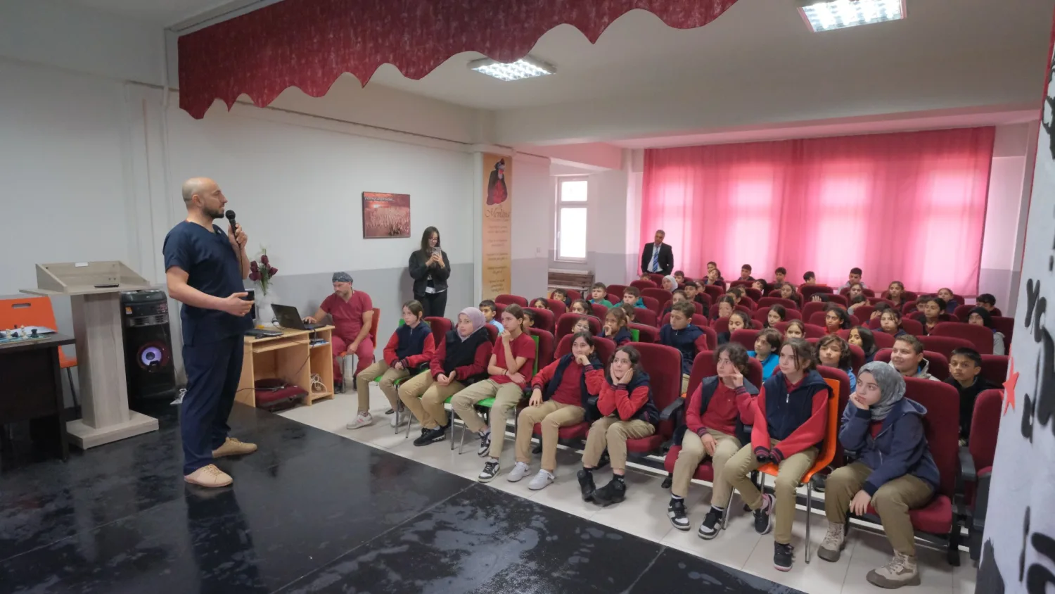 İnegöl Belediyesi’nden Öğrencilere Hayvan Sevgisi Ve Doğru Yaklaşım Eğitimi