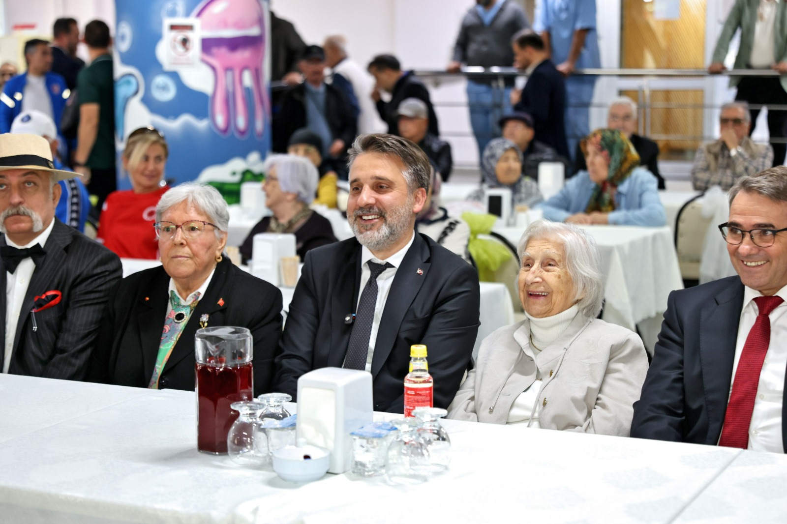 Başkan Vekili Biba, huzurevi sakinleriyle buluştu