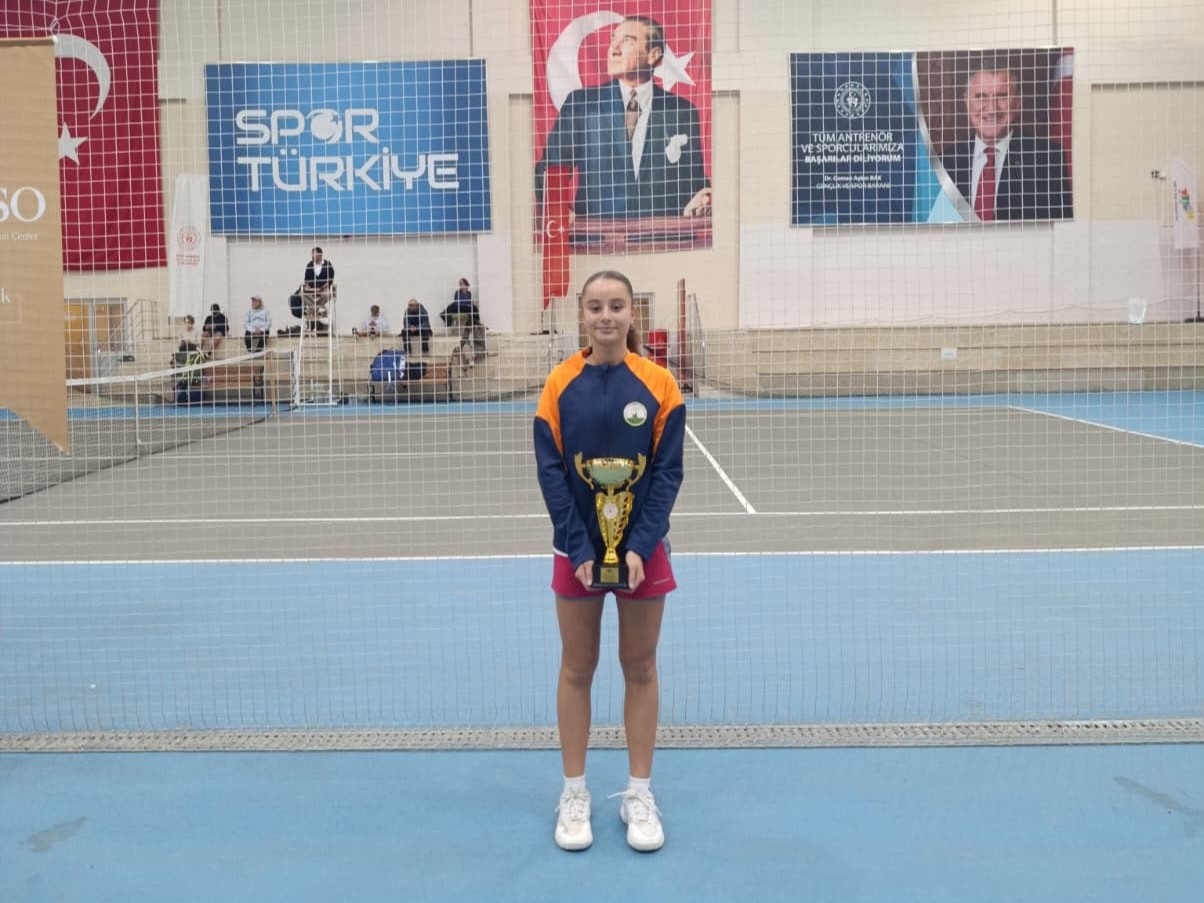 Osmangazi Belediyespor’dan Kortta Çifte Gurur