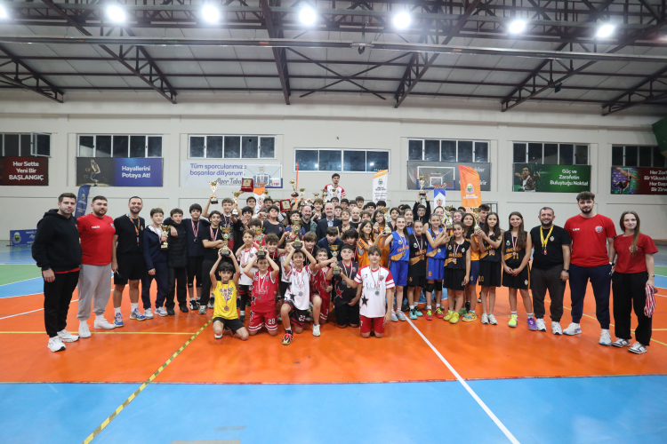 Sokak Basketbolunda Şampiyonlar Kupalarını Aldı
