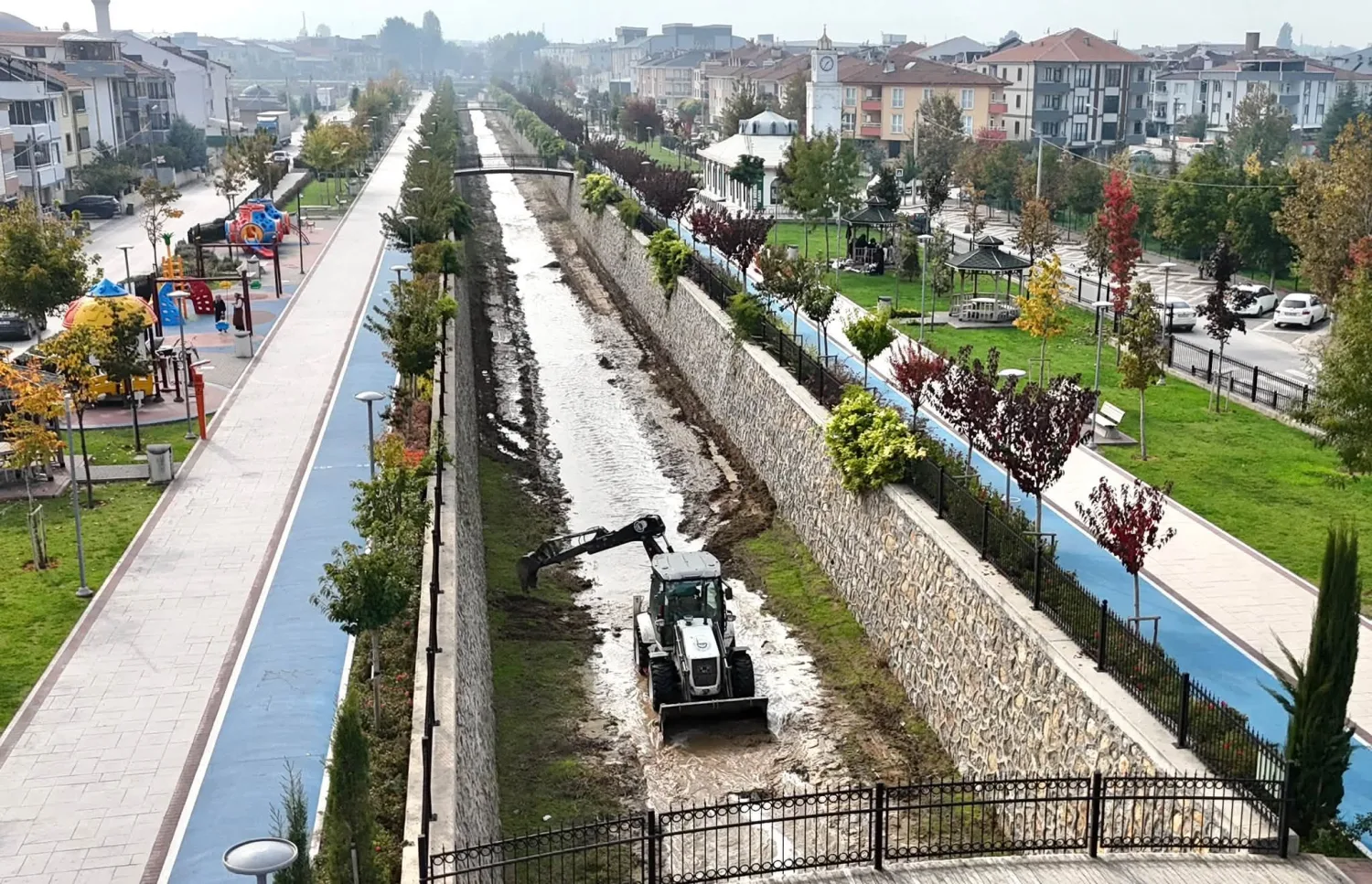 İnegöl Belediyesi’nden Yağış Öncesi Sel Ve Su Baskınlarına Karşı Önlem