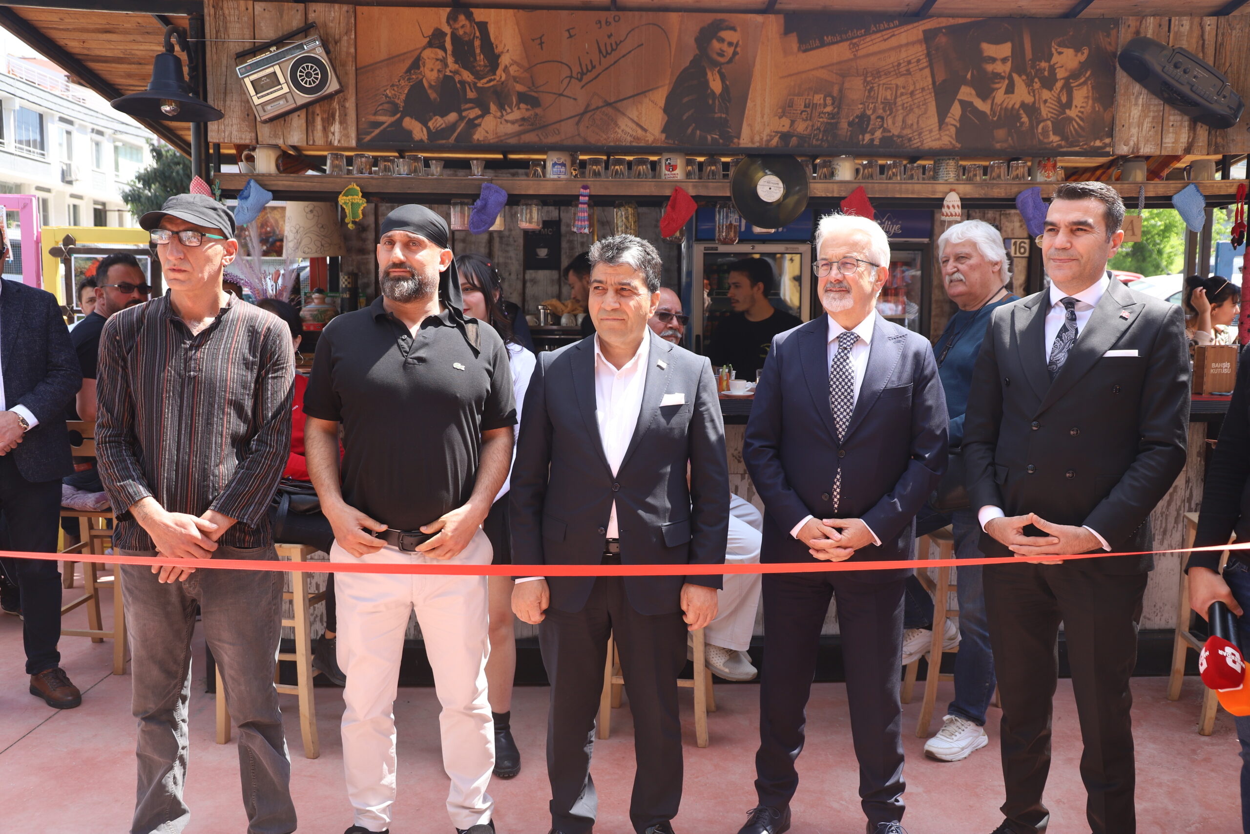 Yakın Sanat Cafe kapılarını açtı