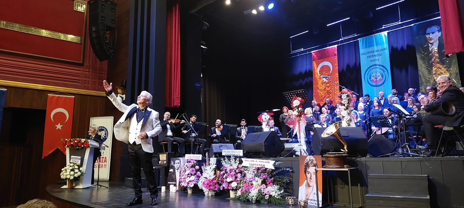 NİLÜFER MUSİKİ DERNEĞİ KOROSU'NDAN MUHTEŞEM ANMA GECESİ